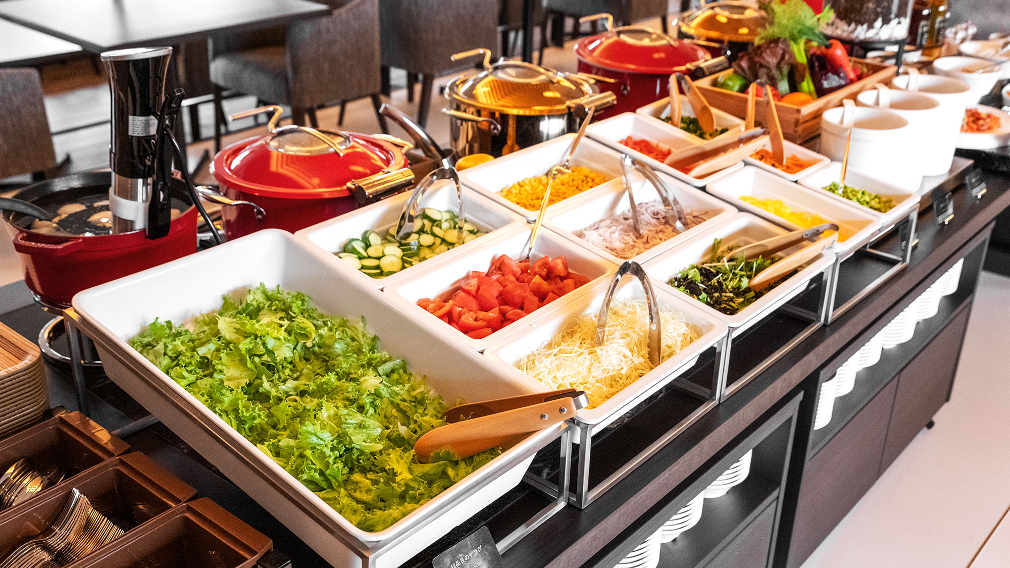 【朝食】健康的で美味しい約10種類のサラダバー