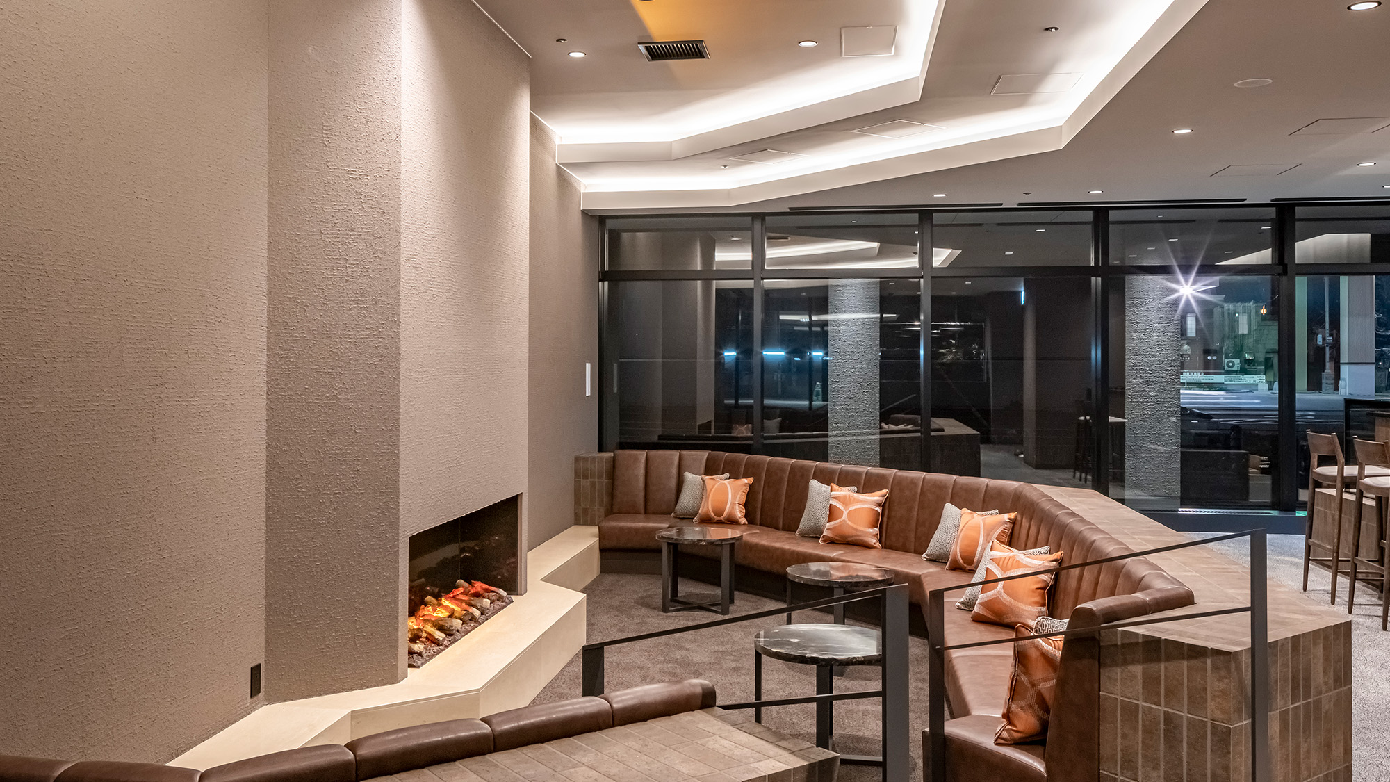 【ラウンジ】<1F>チェックイン待ち時間や待ち合わせなど、ご自由にお使いいただけるオープンスペース