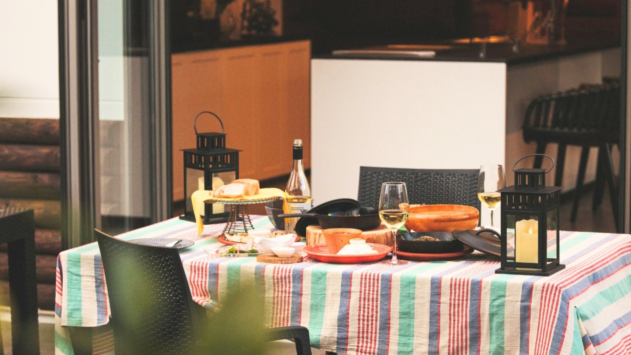 ・【テラスで料理を愉しむ】