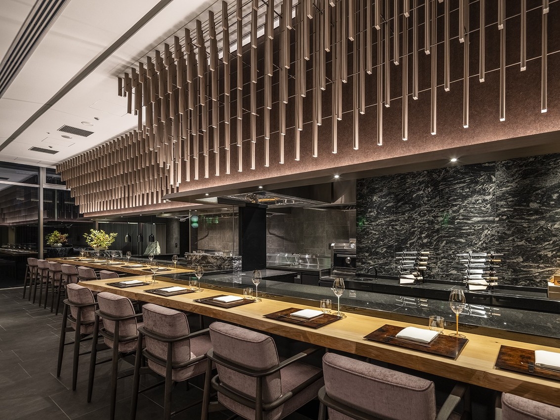 【非日常を味わうLuxury Stay】夕食は旬の食材を使用した現代割烹のお任せコース/夕朝食付