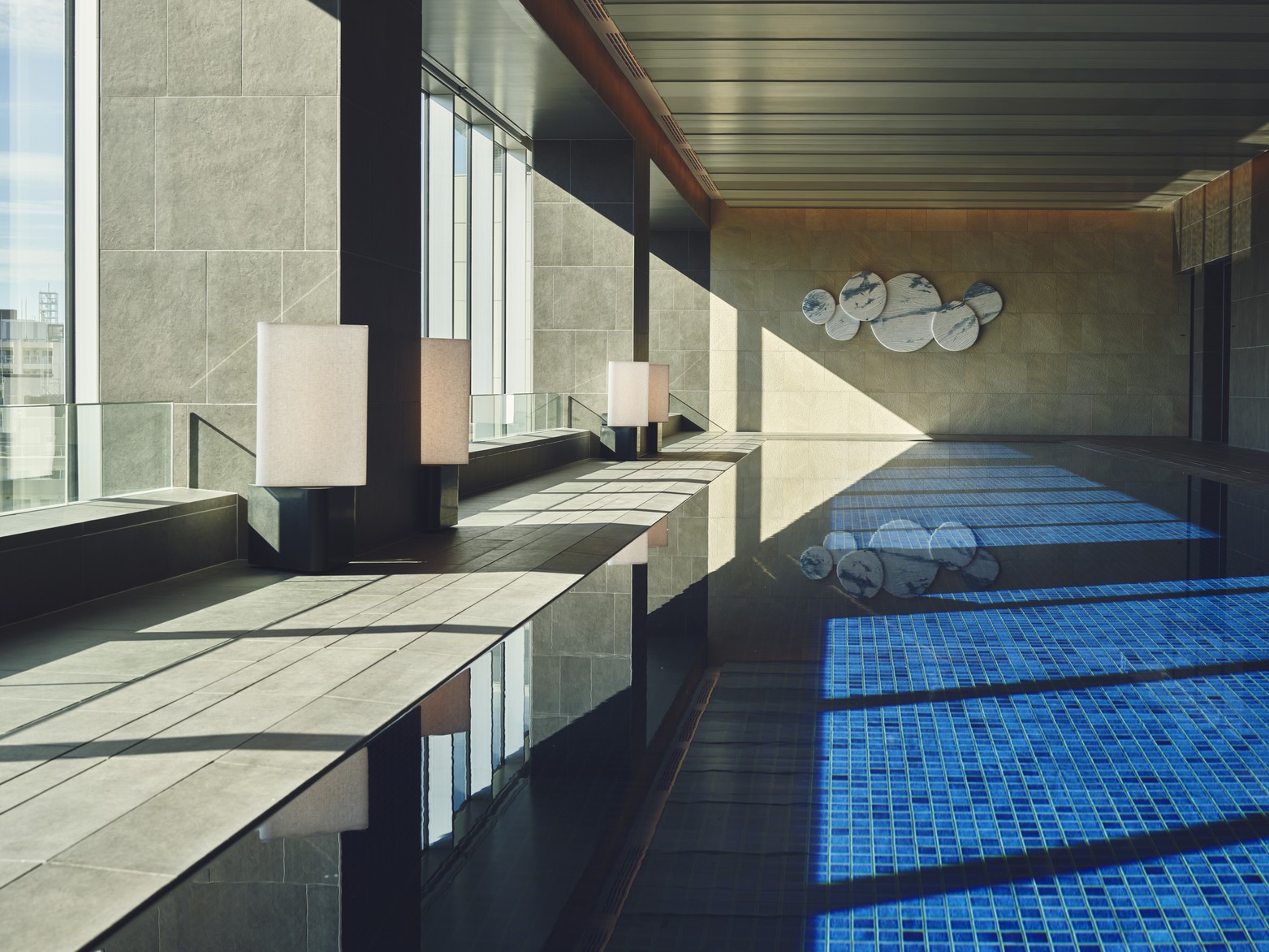 屋内温水プール