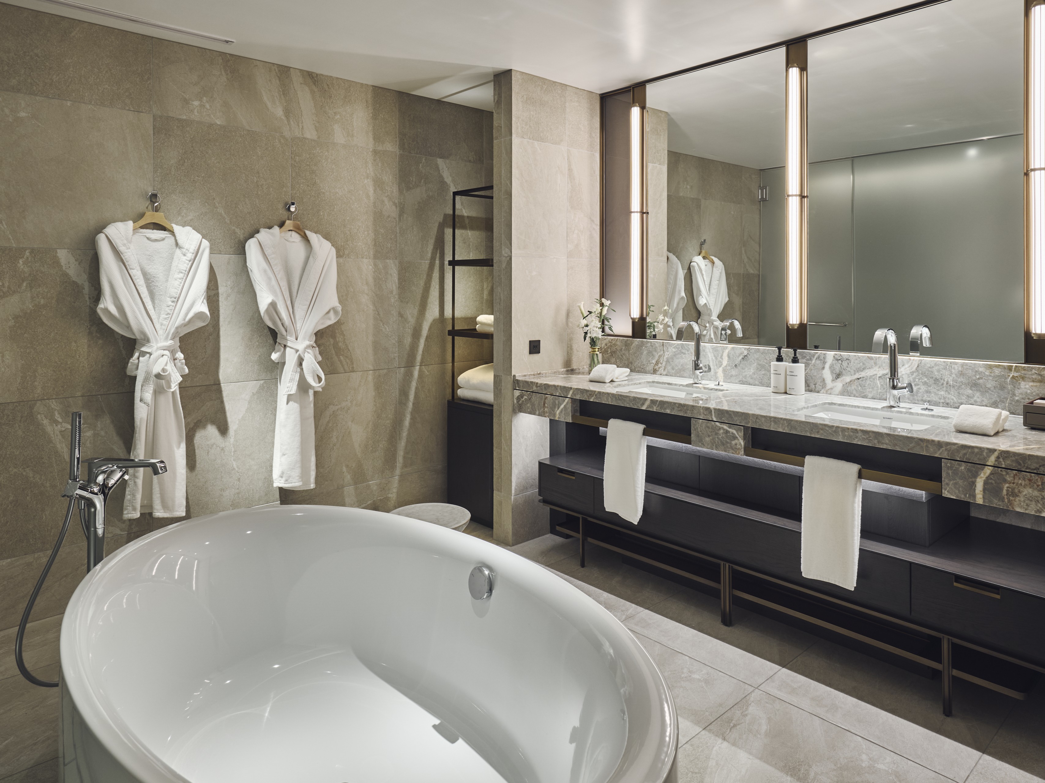 セレニティスイートバスルーム