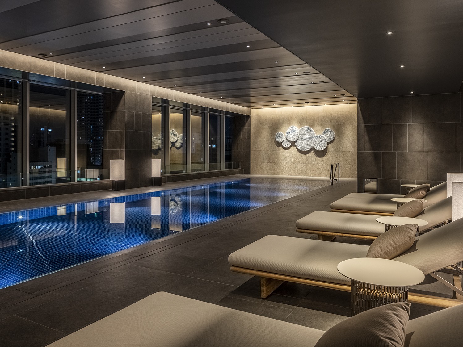 屋内温水プール_夜