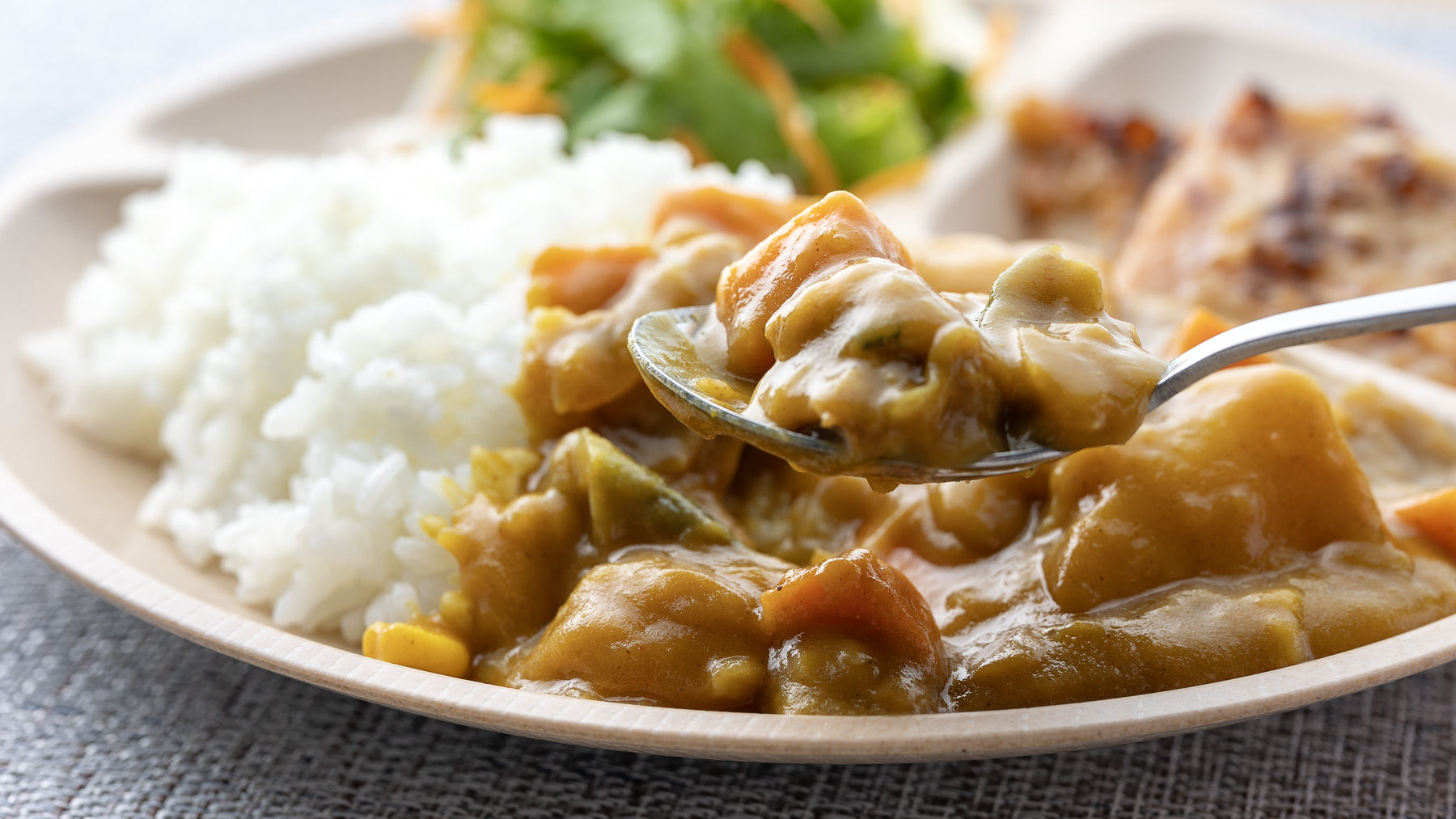 無料朝食なのにこのボリューム！