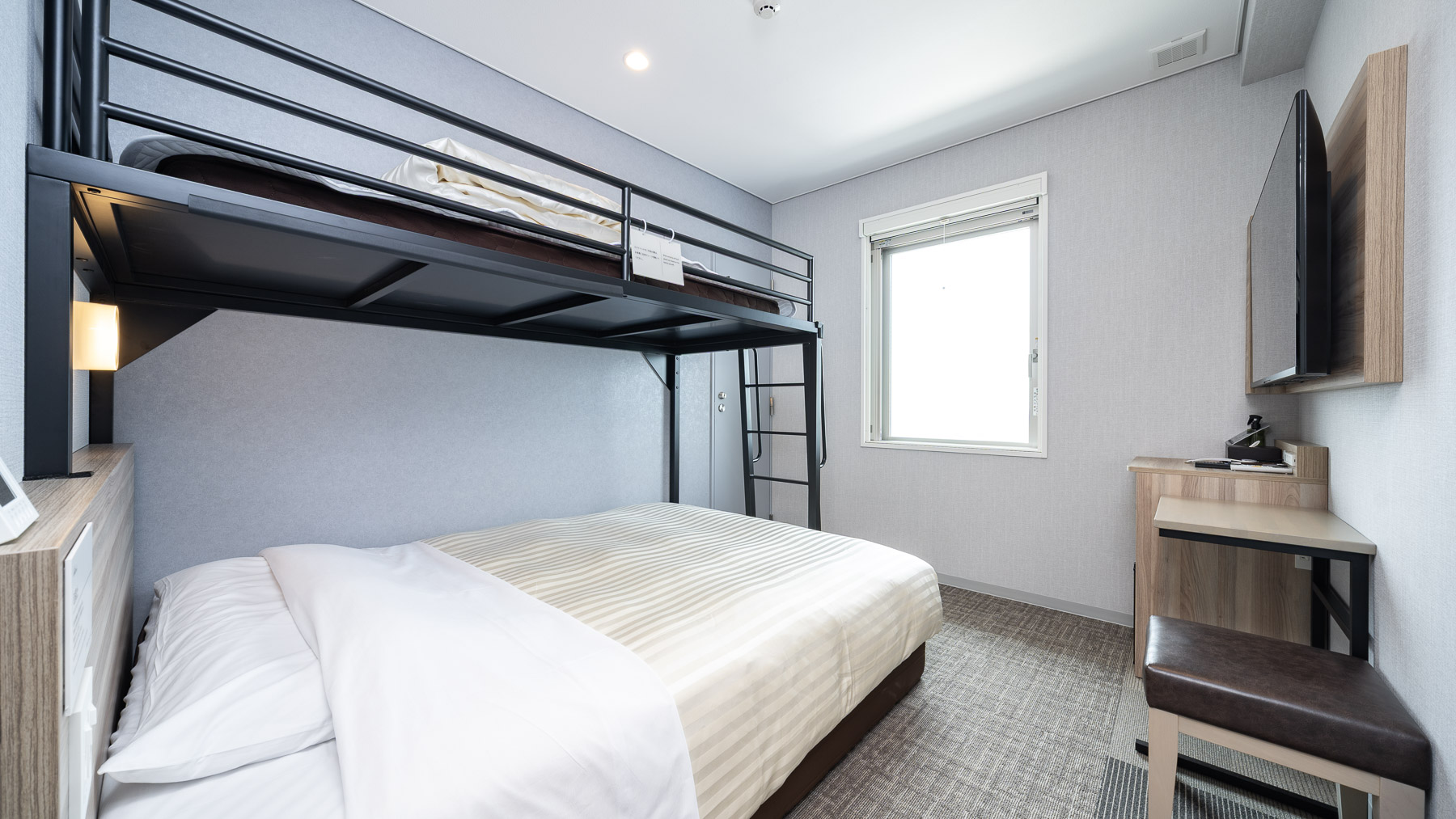 150㎝幅ワイドベッド＋90㎝幅ロフトベッド