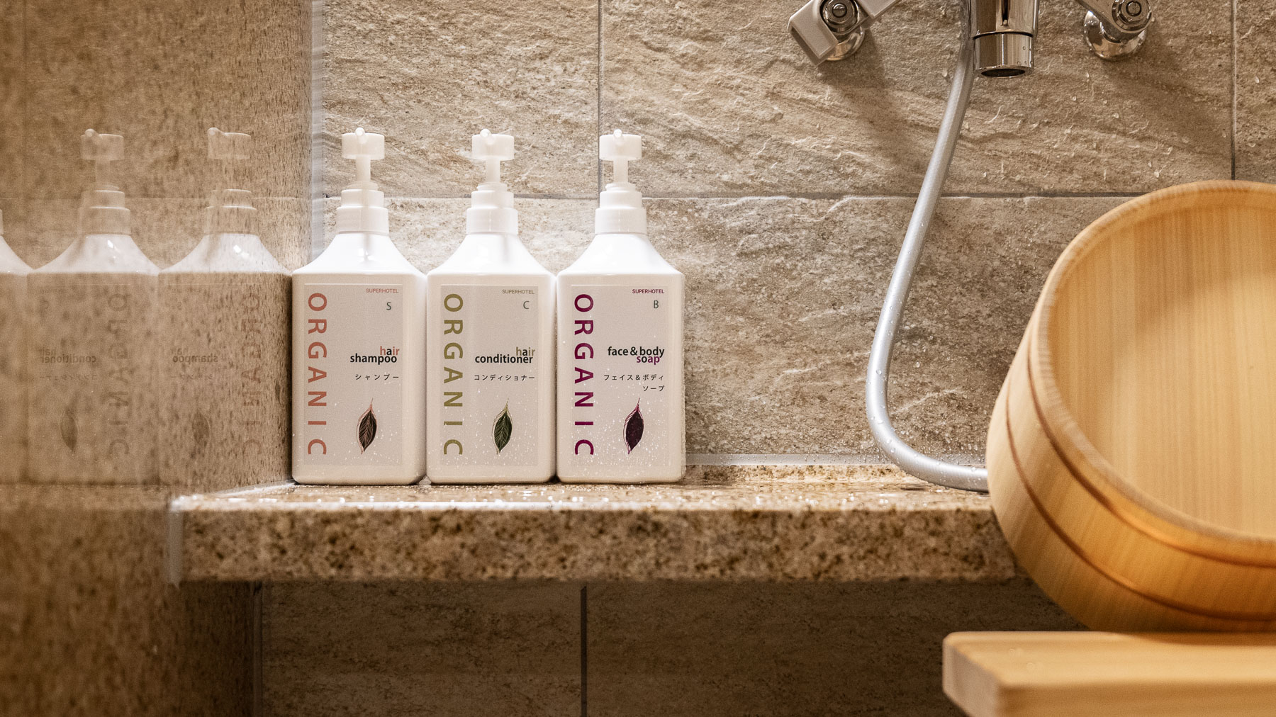 ５つのオーガニック認定ハーブエキス配合で地肌と髪に優しい「アロマハーブ」