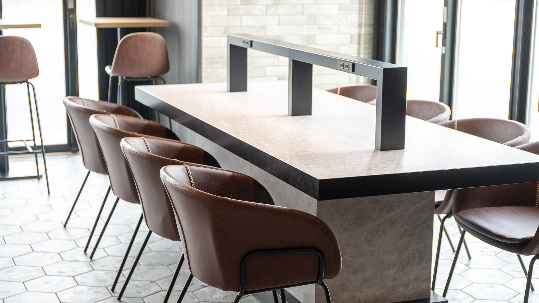 コンセントありでパソコン作業も捗ります