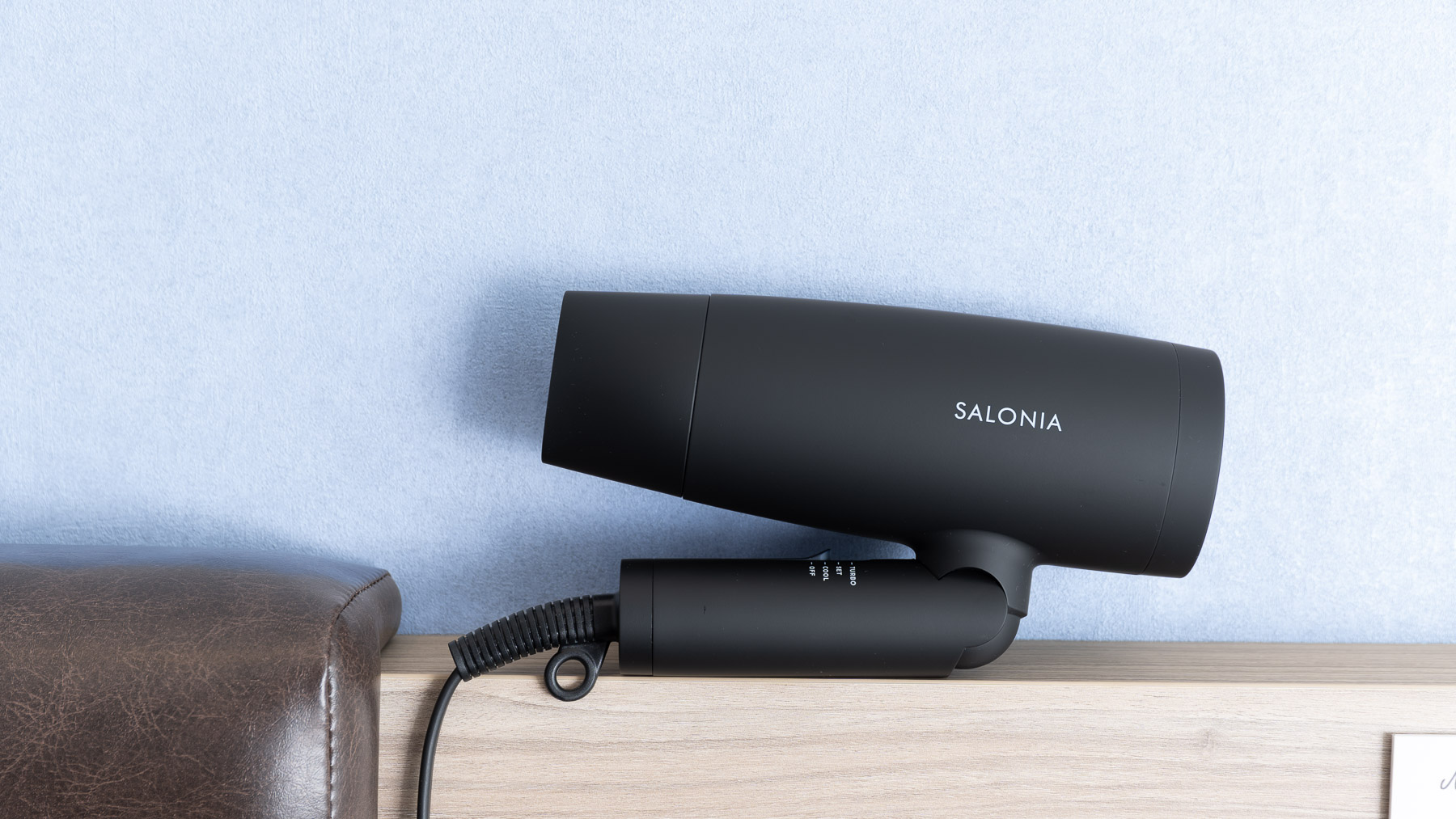 大切な髪にマイナスイオンで潤いを