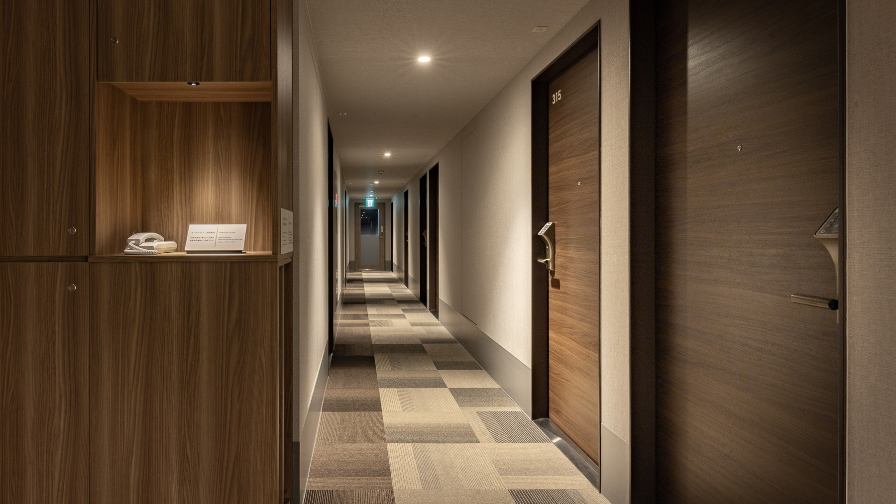 各階EV前にフロントにつながる内線がございます