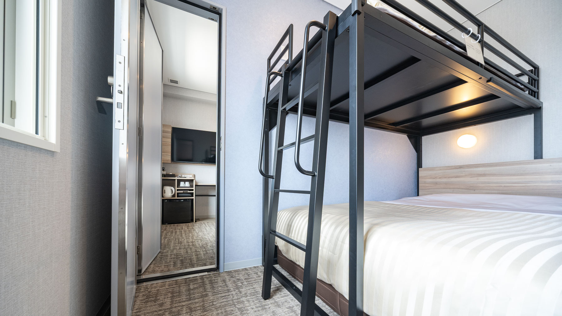 2部屋を中の扉で行き来できるお部屋です