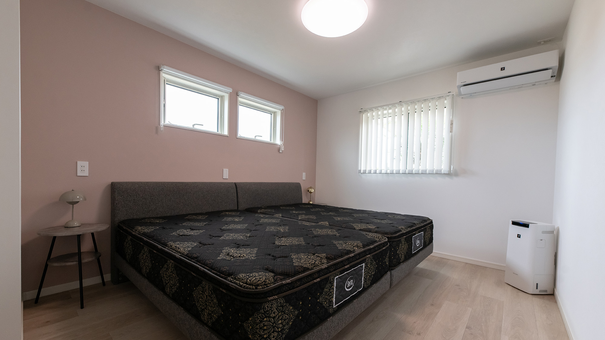 ・【ベッドルーム】宮古島は年間平均気温が20℃を越えますので寝具はこだわっております