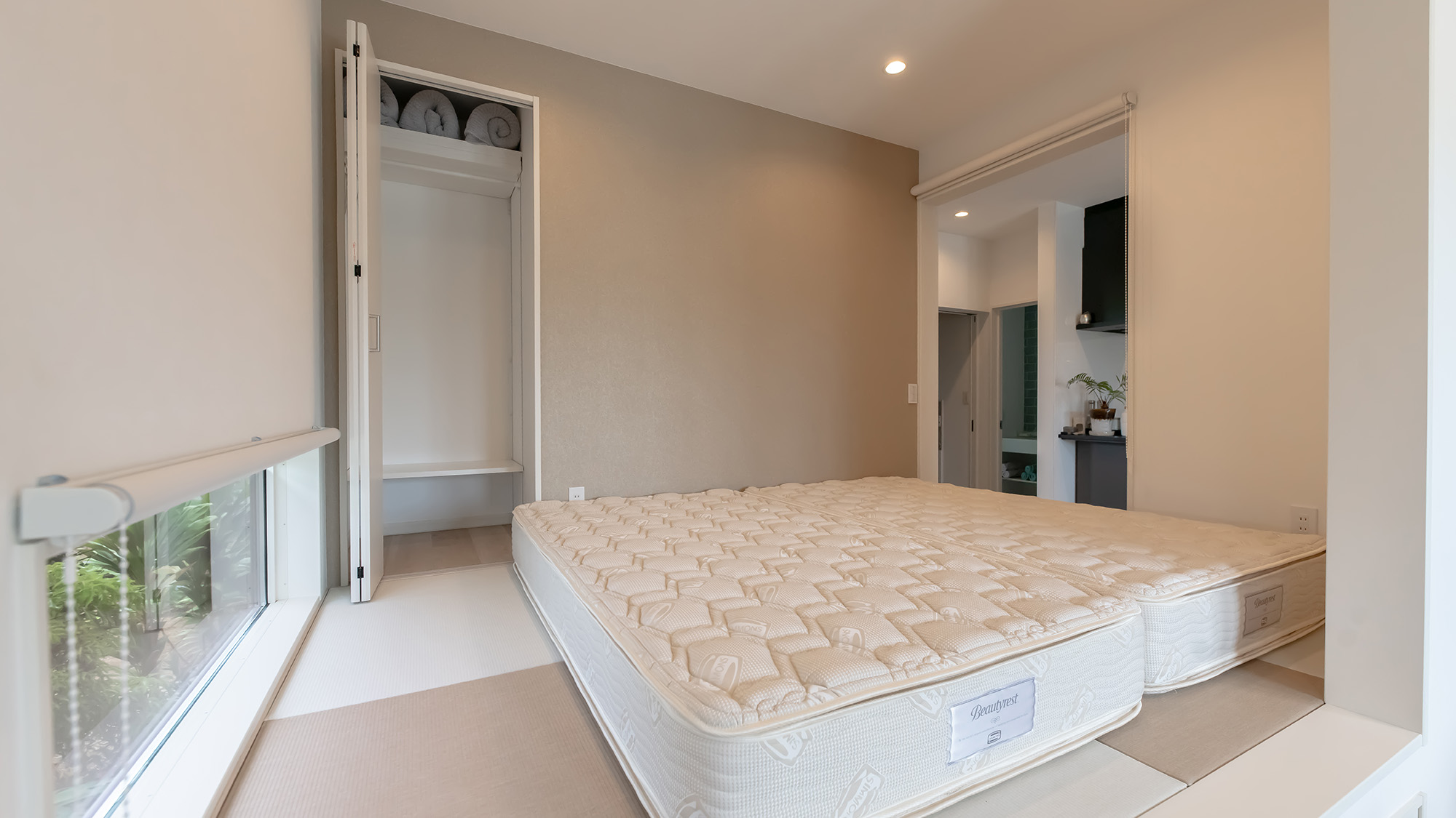 ・【小上がり畳ベッドルーム】小窓からは宮古島の自然をゴロゴロしながら感じられます