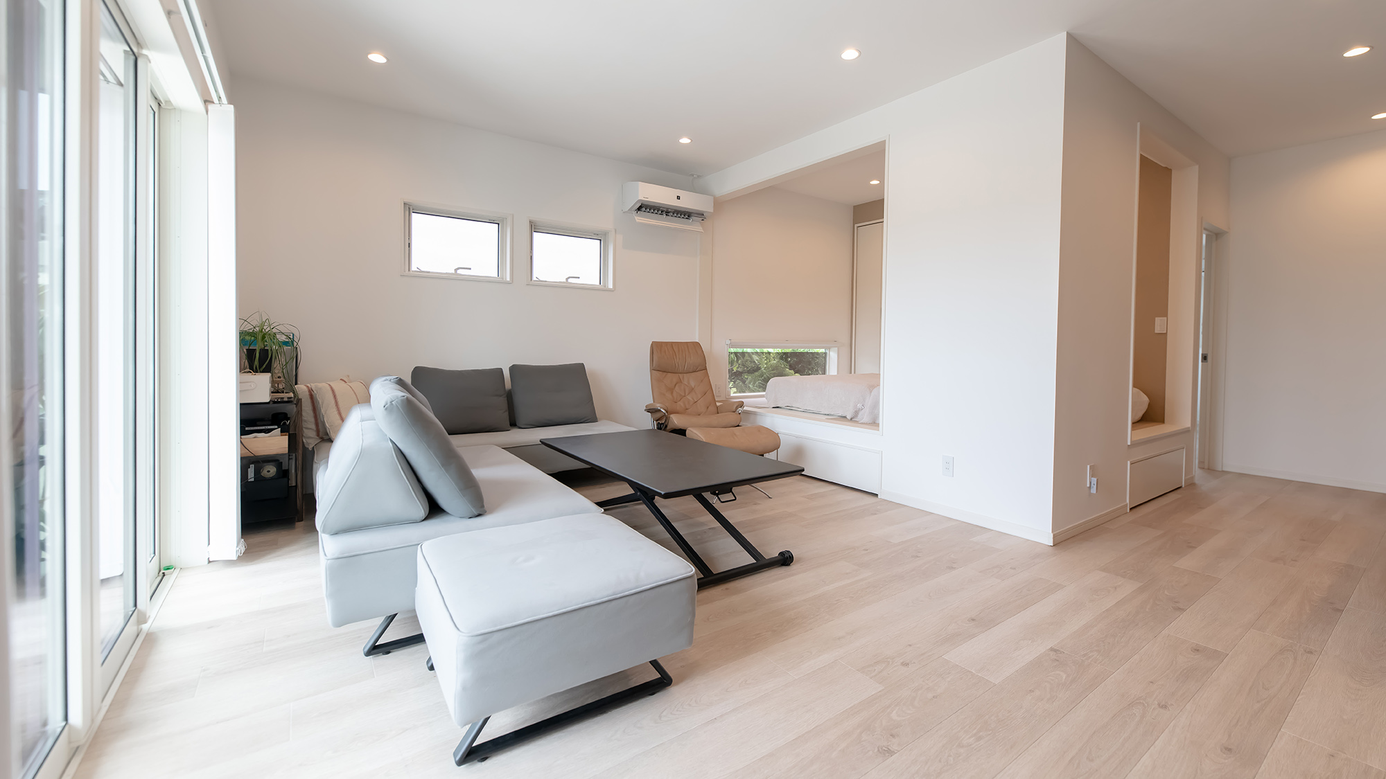 ・【リビング】館内は無料Wi-Fi・スリッパを完備。ゆったりとお寛ぎください