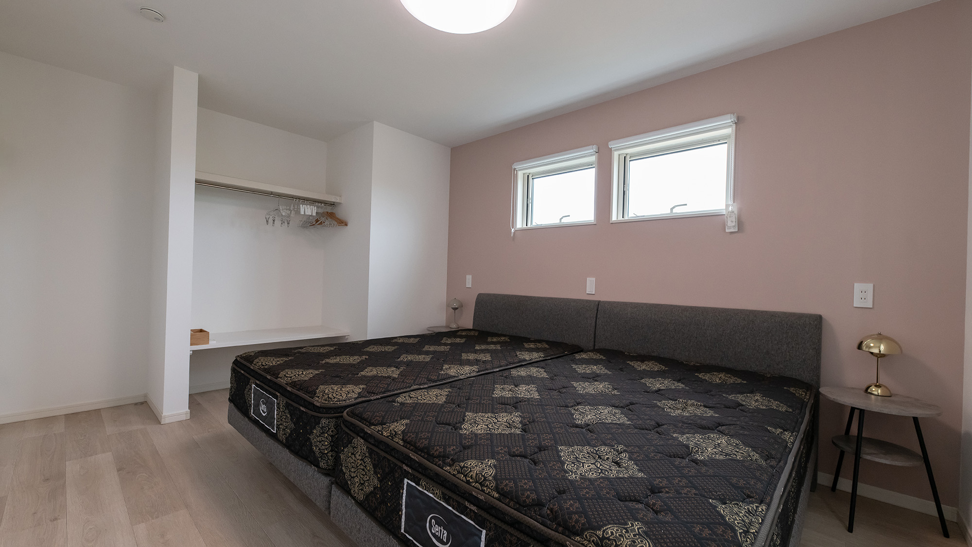 ・【ベッドルーム】いつまでもゴロゴロして日々の疲れを癒していただけたら幸いでございます