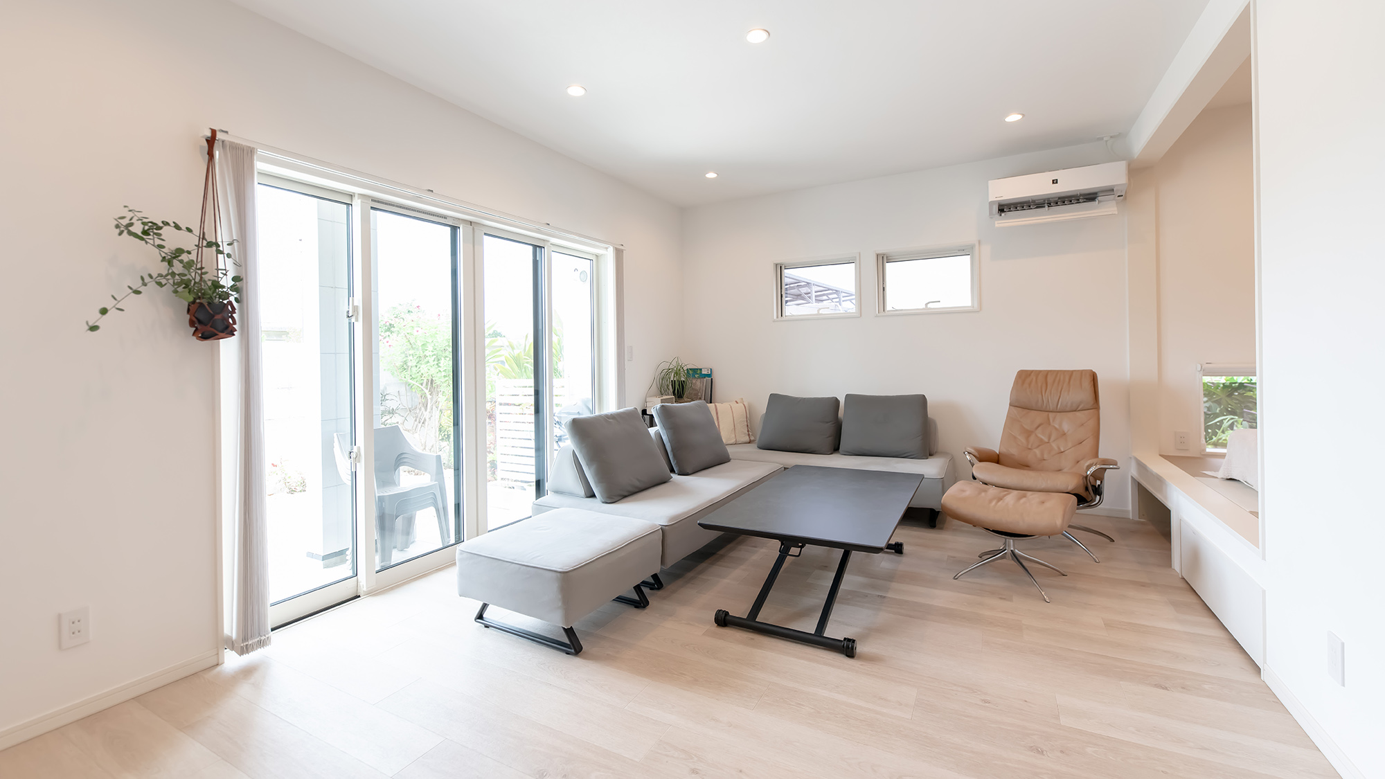 ・【リビング】館内は電子タバコを含む、全館禁煙です。お庭の喫煙所をご利用ください