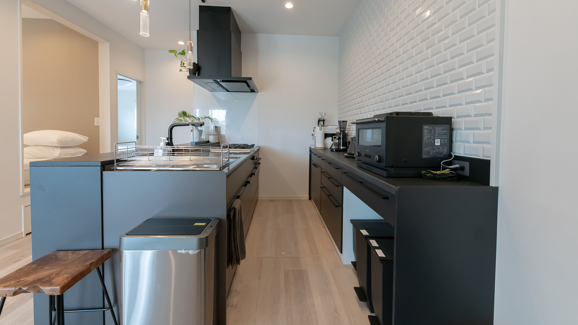 ・【キッチン】当施設では軟水器を導入し、軟水化しておりますので蛇口から出る水道水は安心してご利用可能