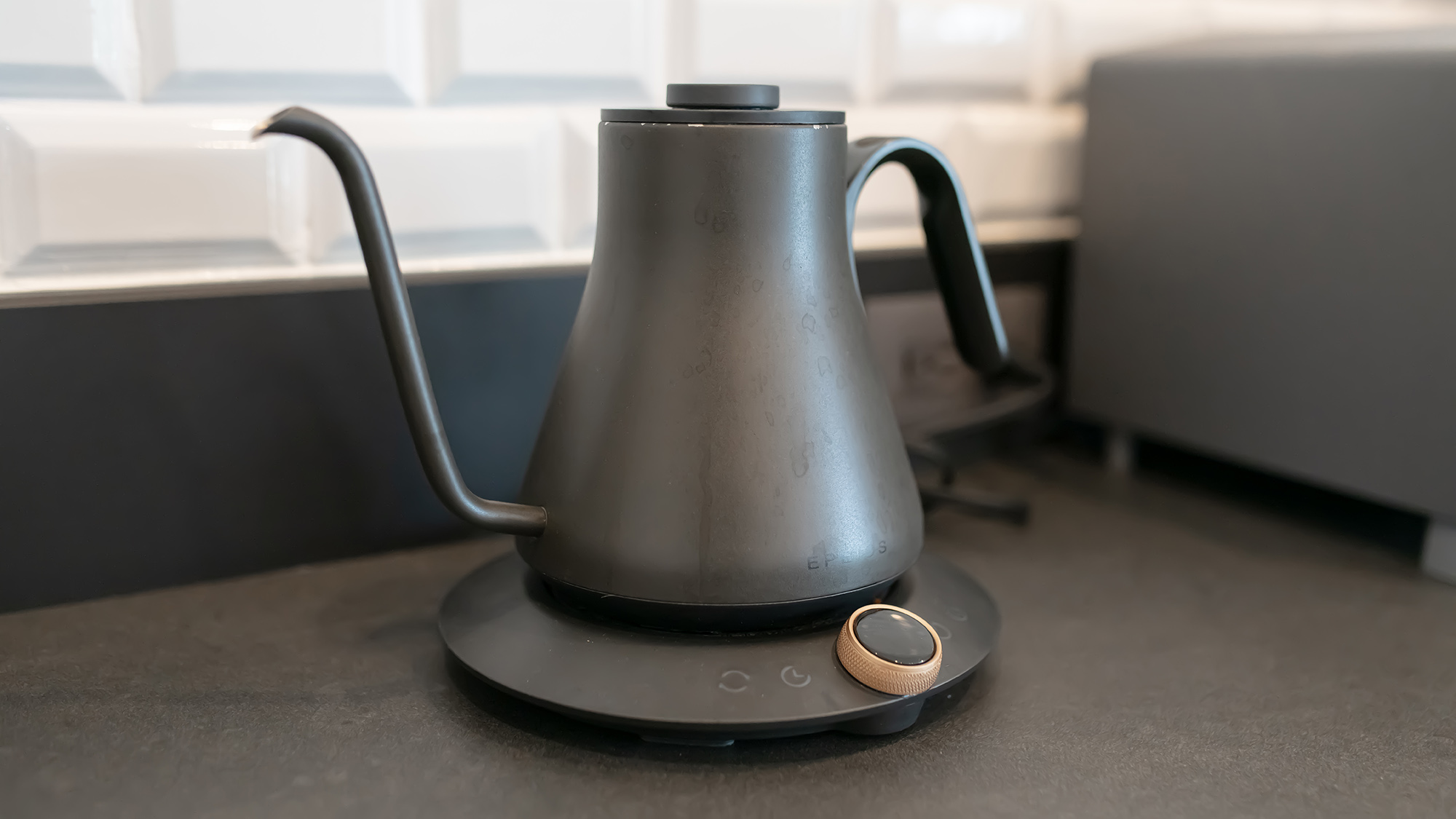 ・【キッチン】EPEIOSのドリップケトル。幅広い層の方にご満足いただけるデザイン性・機能性です