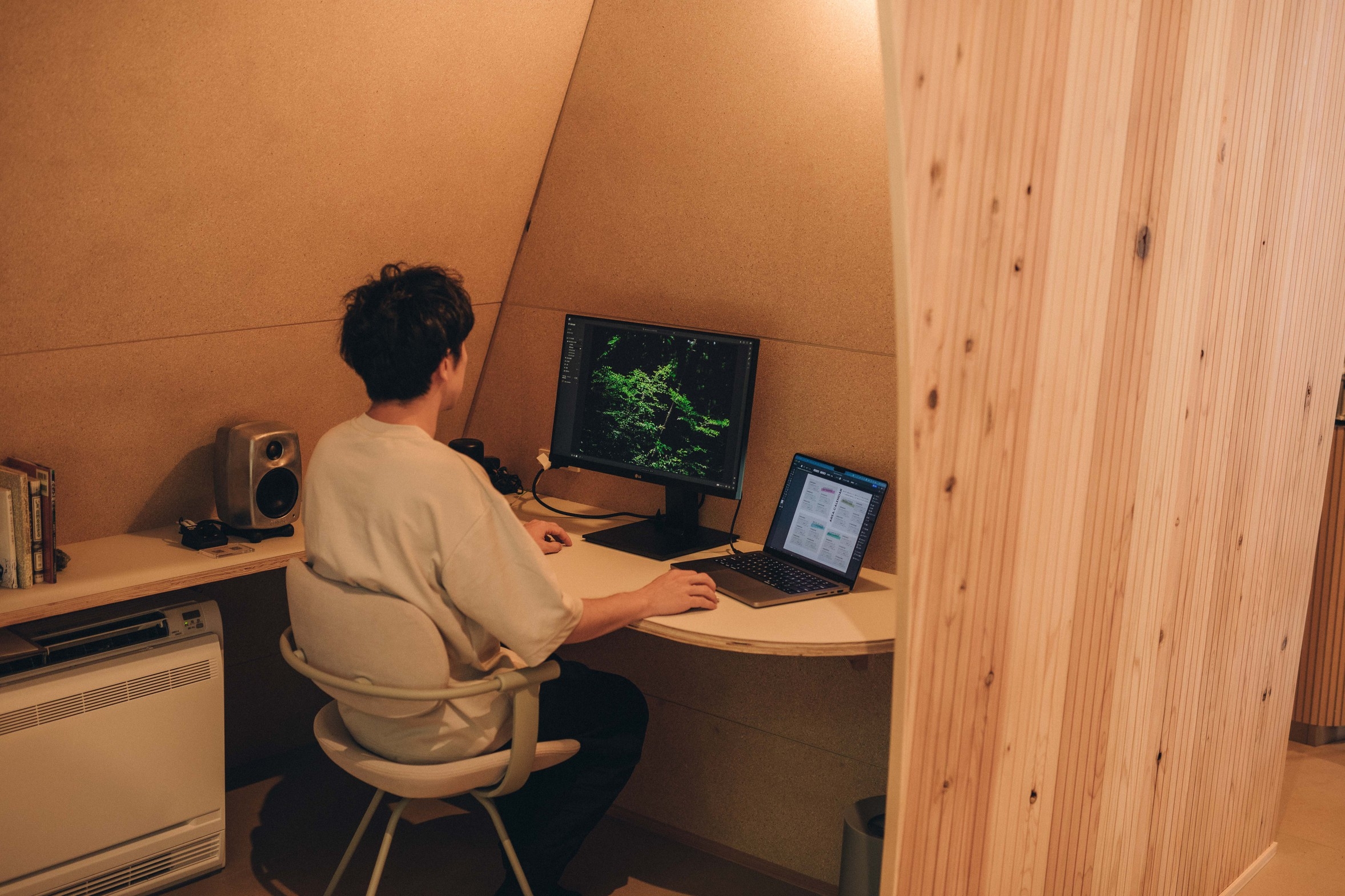 作業用モニター付き｜雄大な自然と共に過ごす貸切キャビン