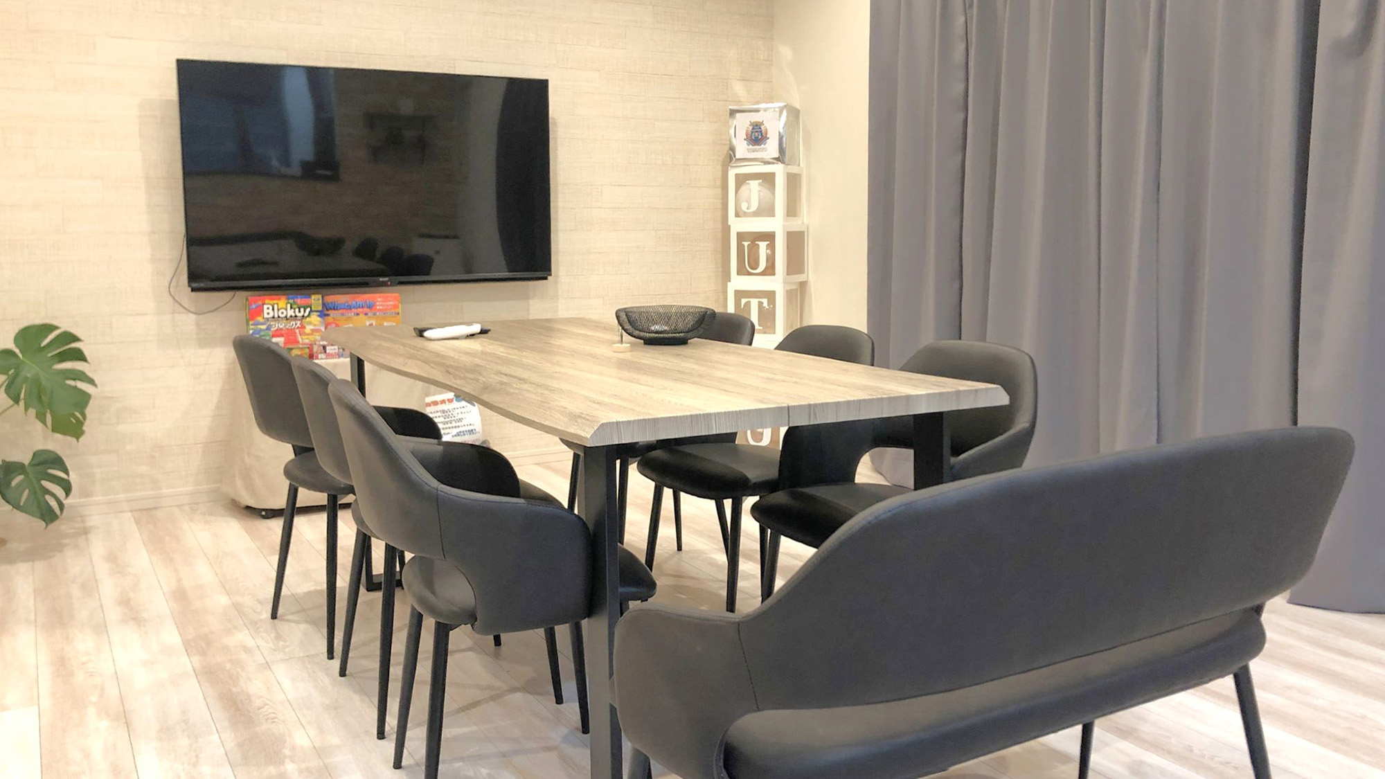 ・【リビング】インターネットTV（Netflix、AmazonPrime、Abema等）が視聴可能