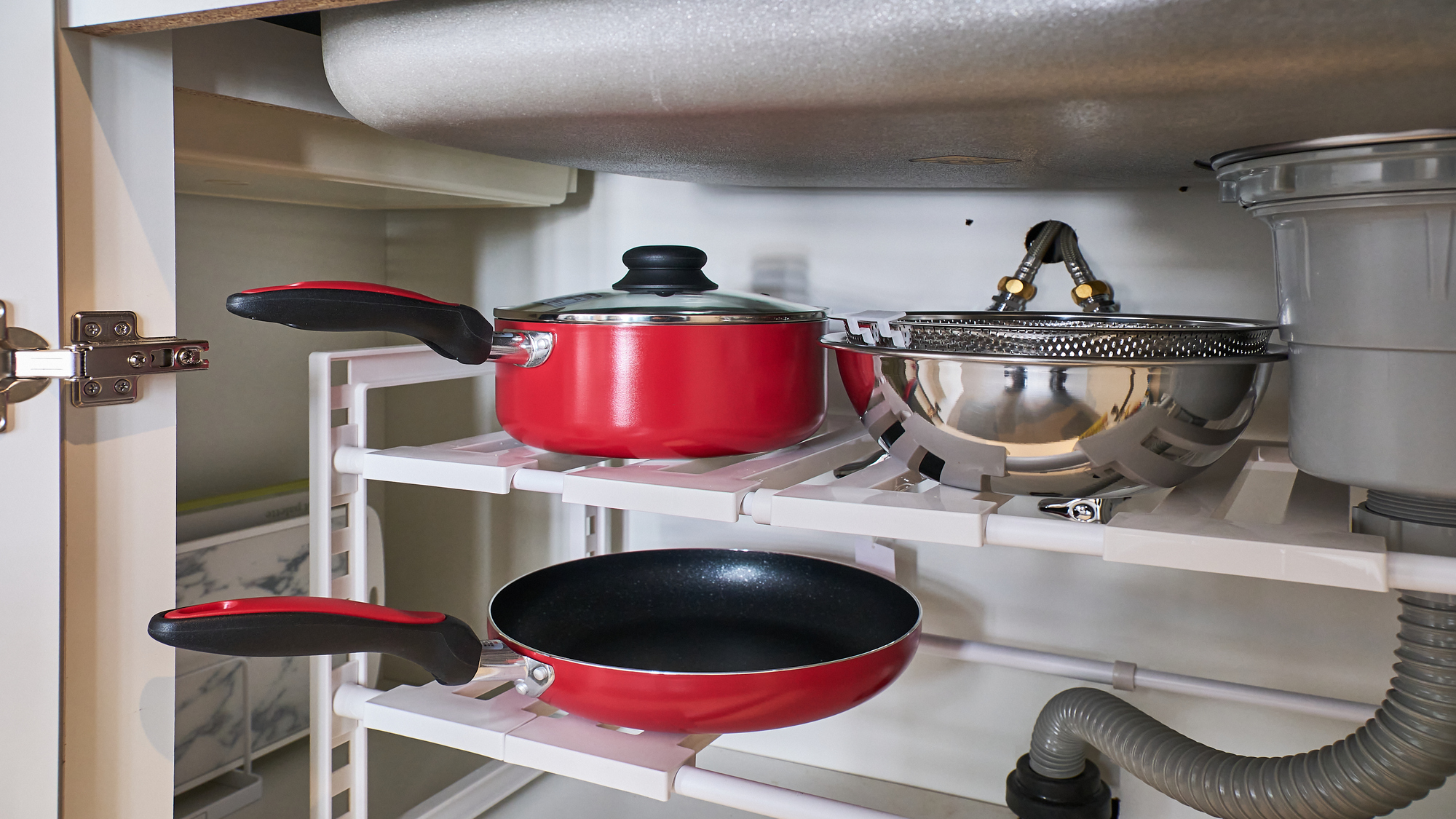 鍋やフライパンも完備