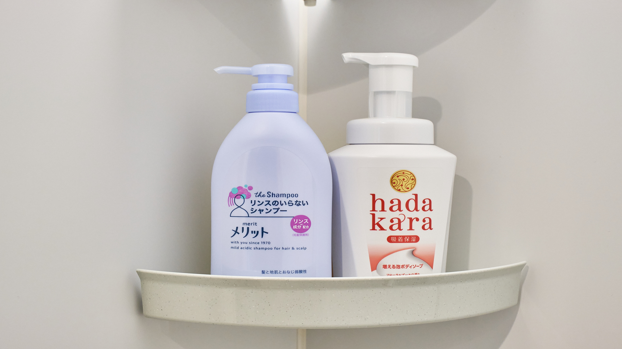 お風呂は浴槽なしのシャワー室です