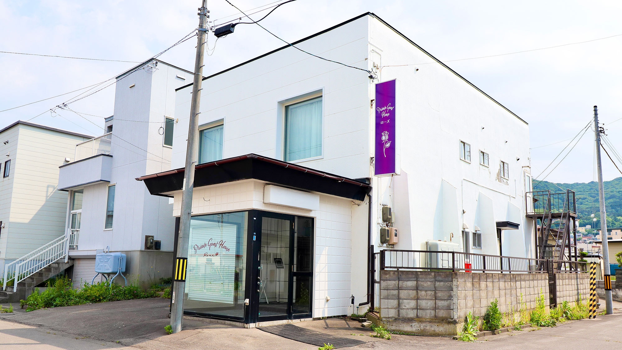 【素泊まり】昭和レトロ感漂う室内でスナックのママやマスター気分？！思い出に残る函館のひと時を