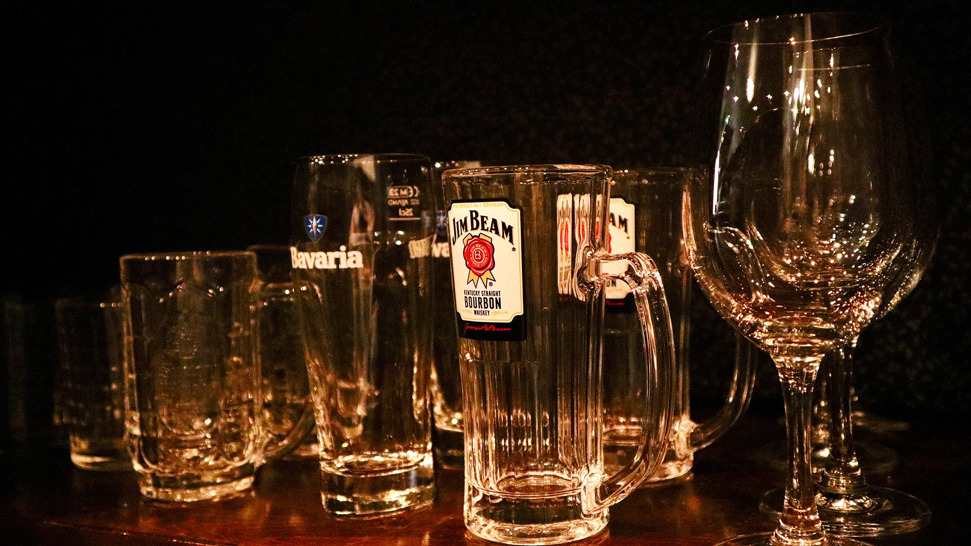 ・【キッチン】豊富なグラスを完備。お酒に合わせて使い分けできます