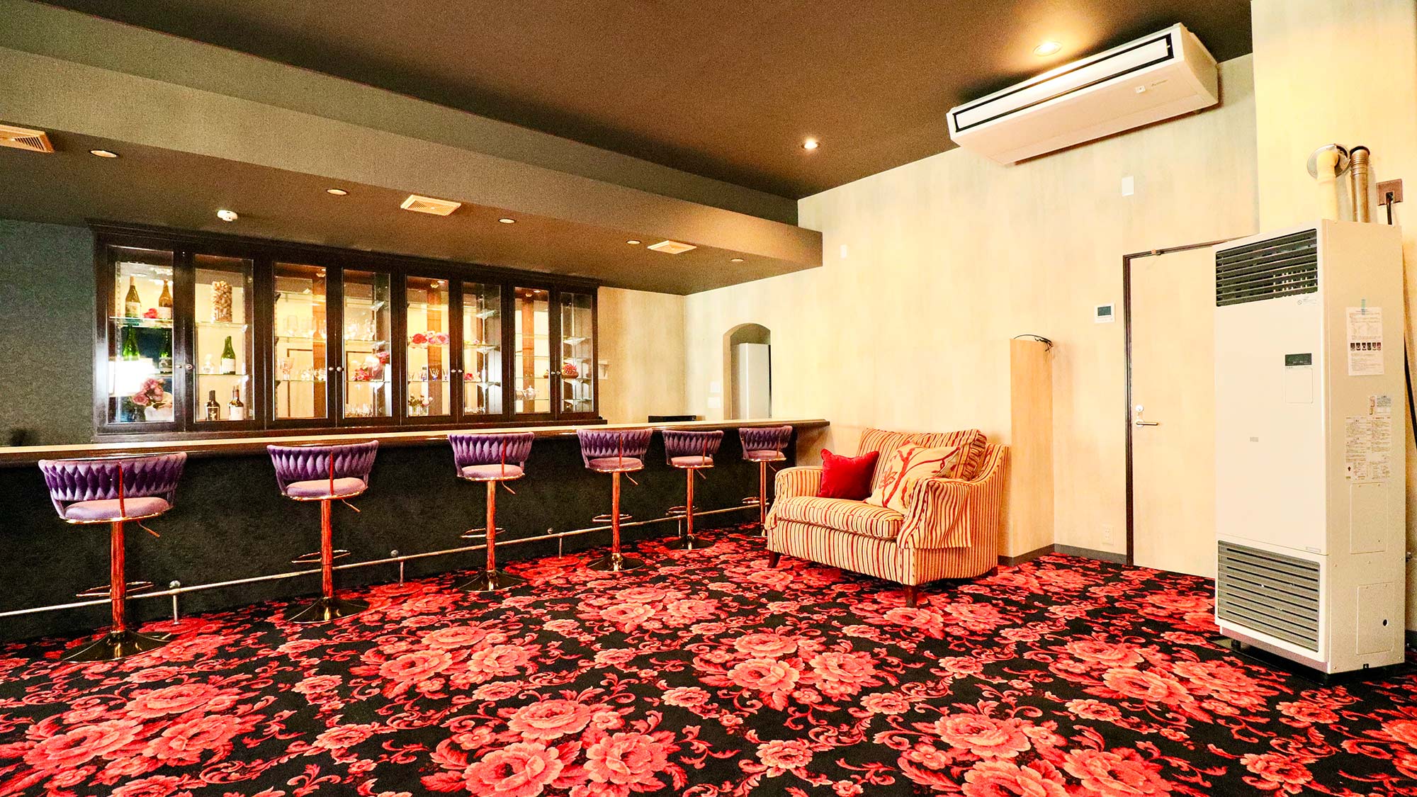 ・【フロア】大型の空調機を完備。外の天候に左右されず、快適にお過ごしいただけます