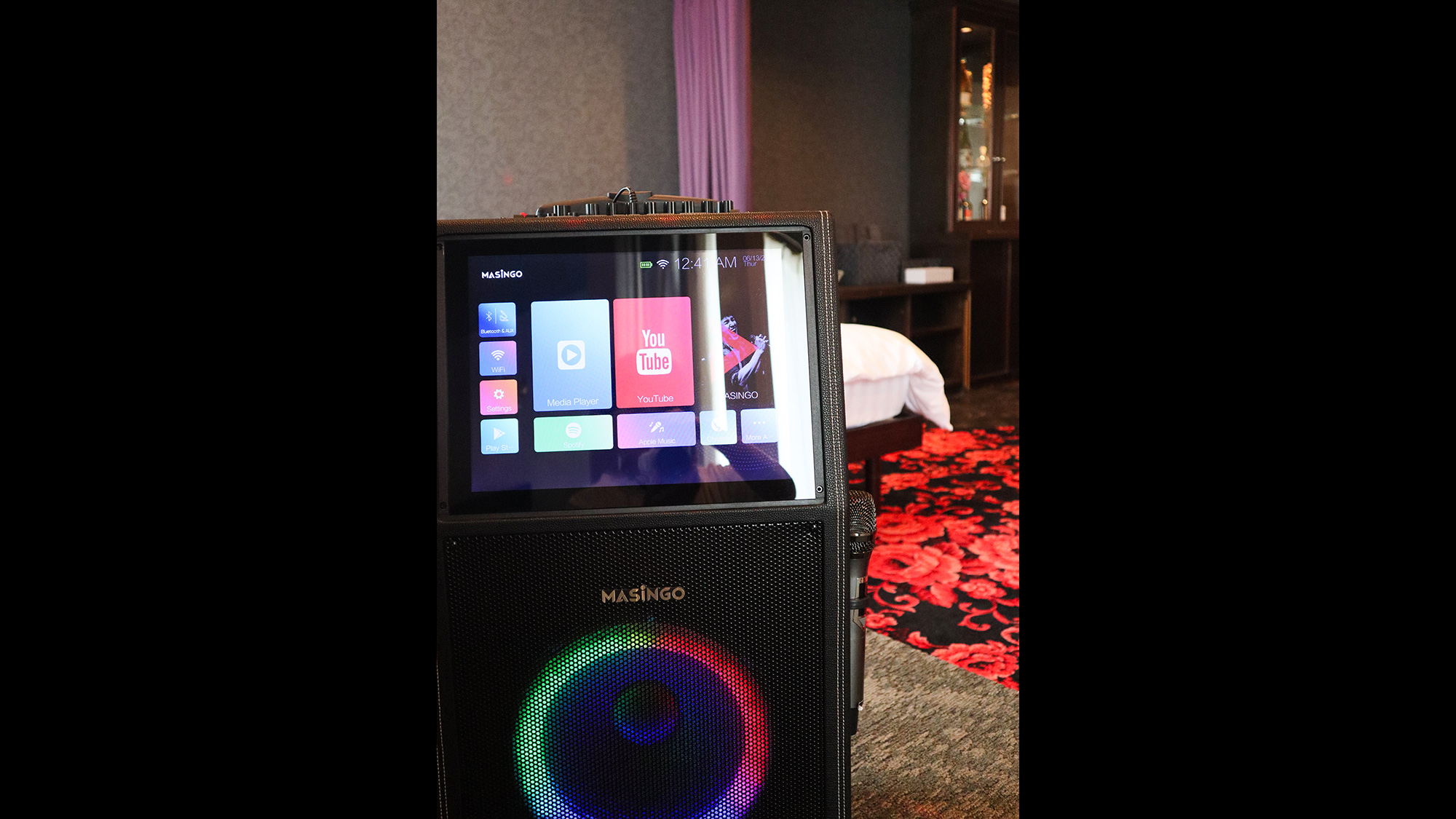 ・【カラオケ】簡易カラオケを完備。画面を操作してお好きな曲をお選びいただけます