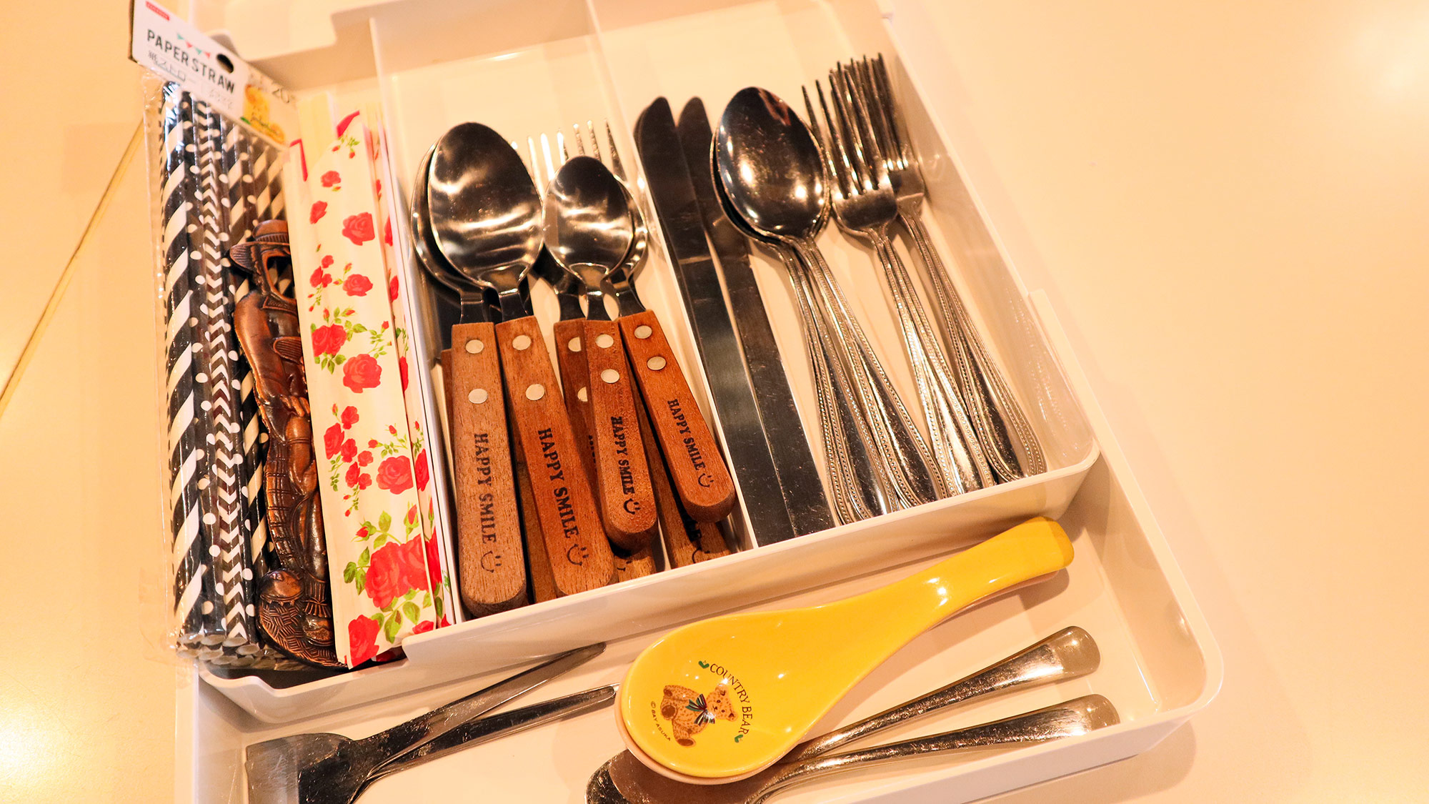 ・【キッチン】スプーンやフォークなどのカトラリーも人数分ご用意しております