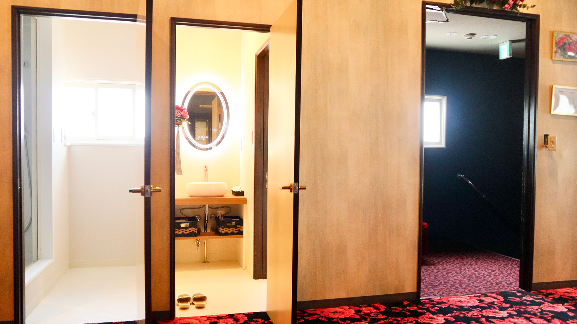 ・【シャワールーム/トイレ】シャワールームとトイレが独立。グループ宿泊でもストレスなく使用できます