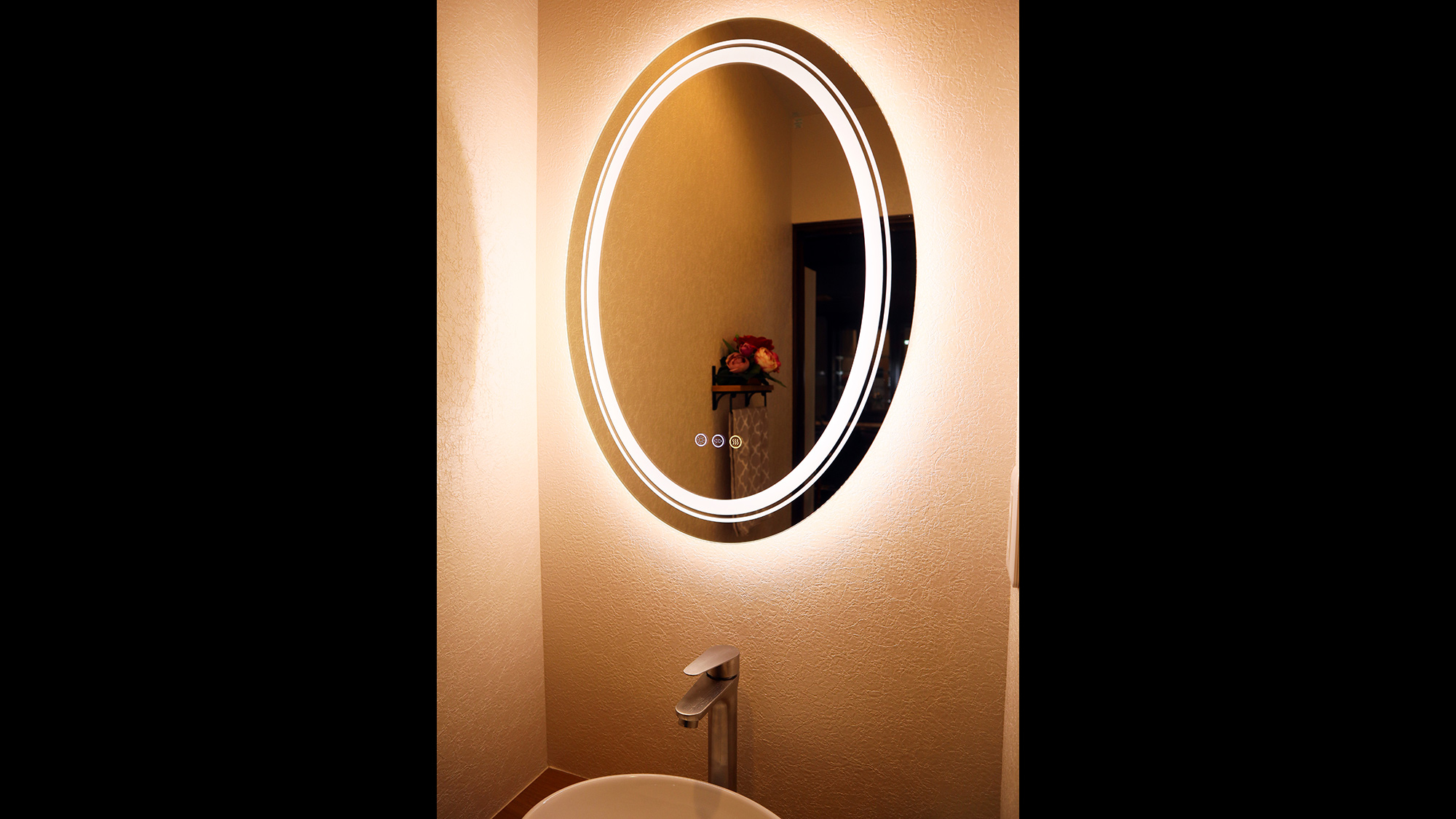 ・【洗面台】調光機能付き洗面鏡を完備。身支度を快適にサポートします