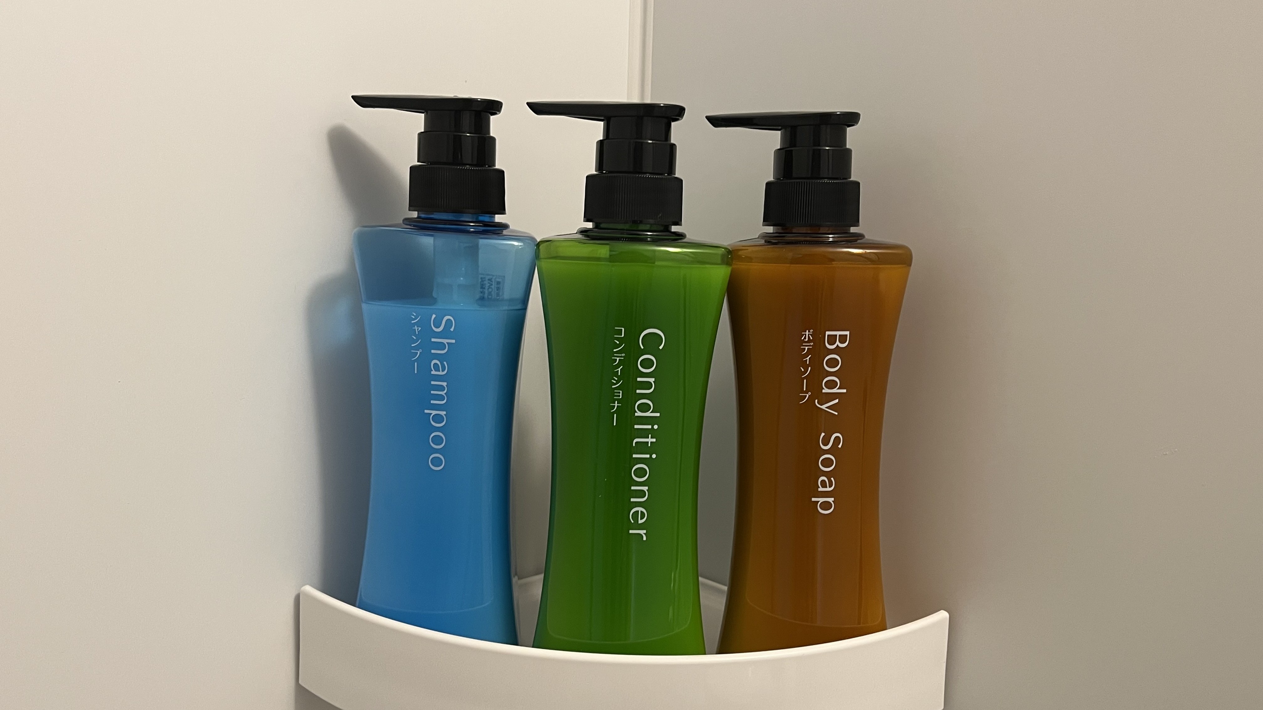 シャンプー・コンディショナー・ボディソープは備え付けのものをご利用いただけます。