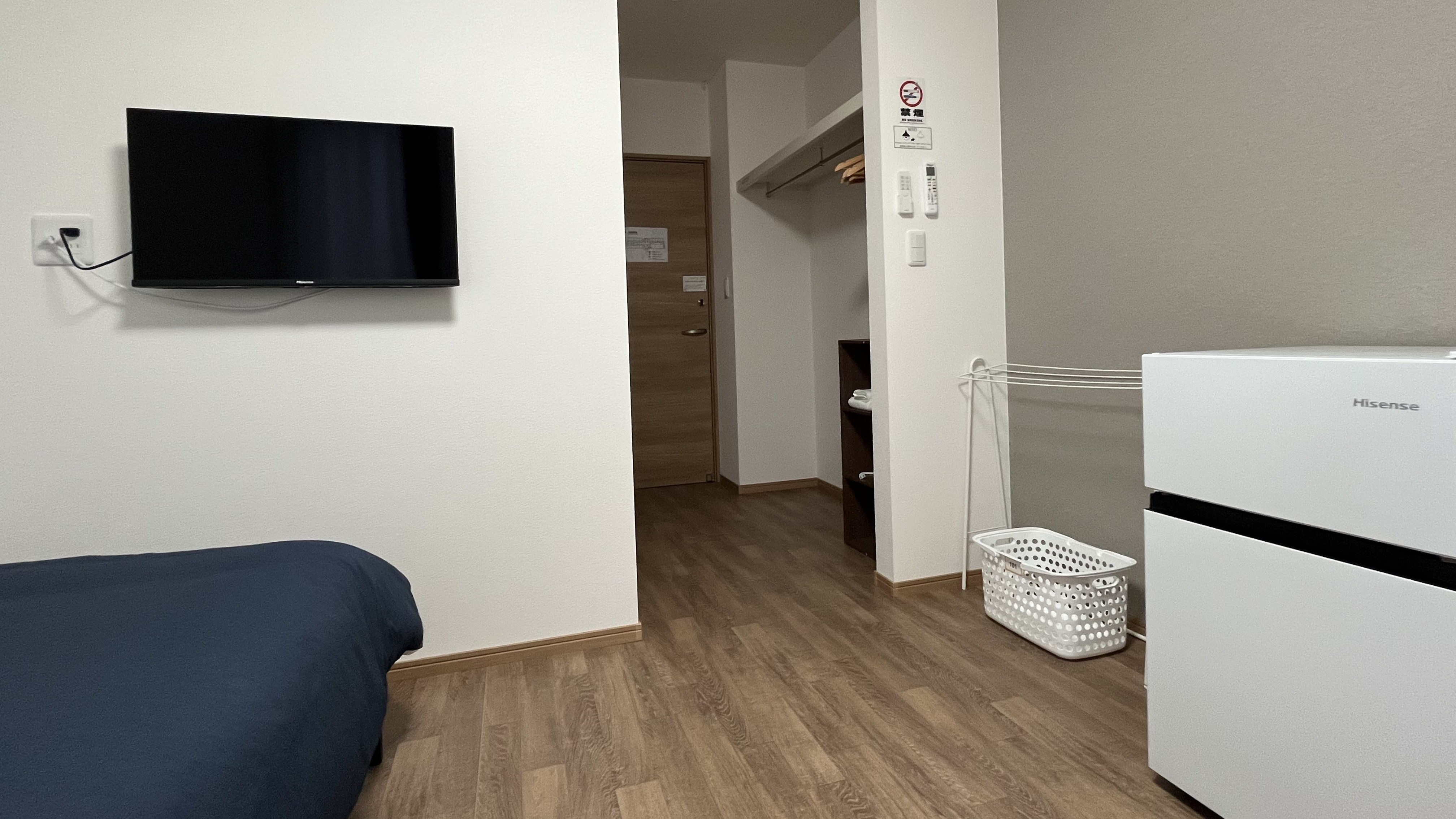 バス・トイレ付きのシングルルームは動画配信サービス対応スマートテレビ・冷暖房も完備！