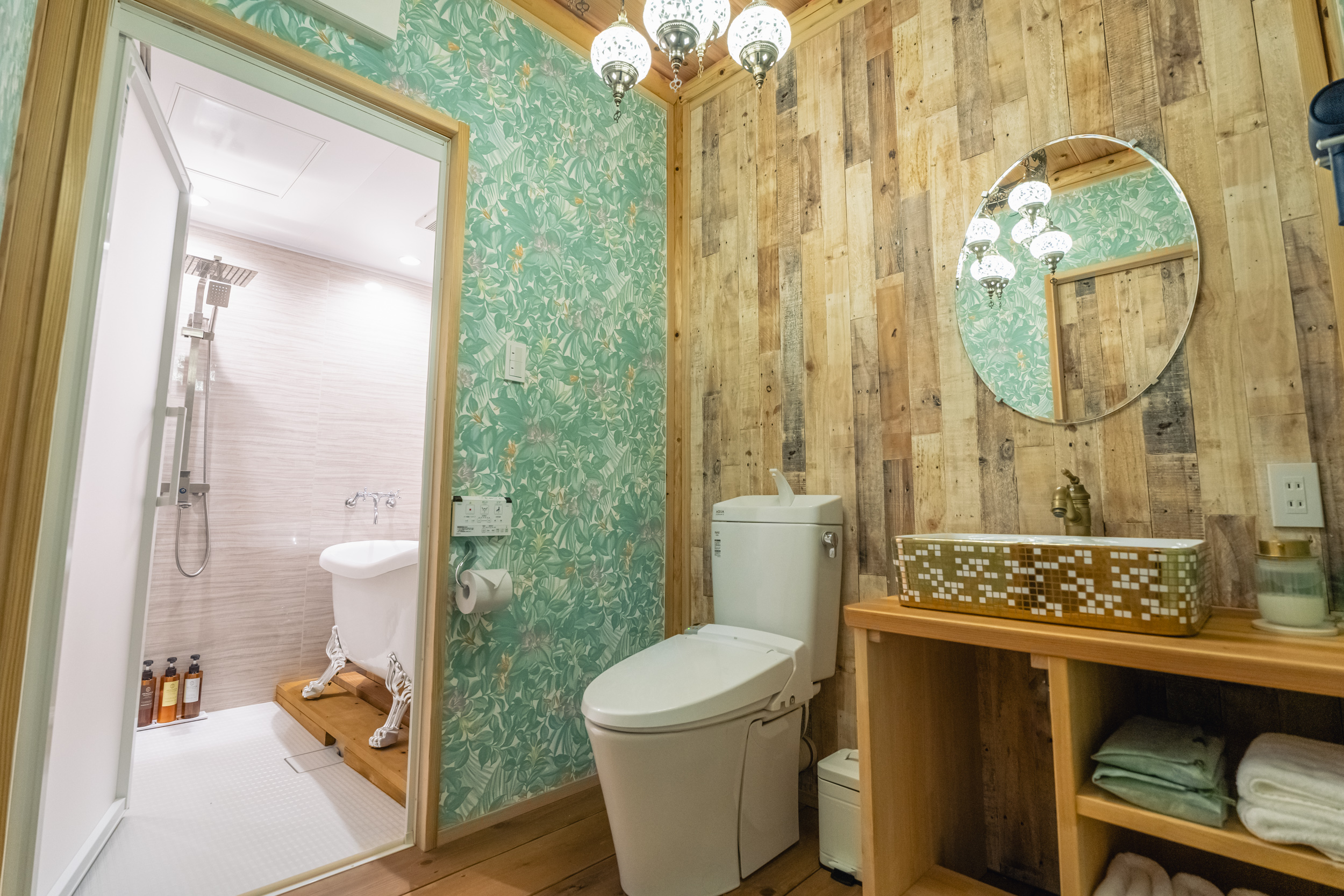 グランピングルーム　客室内浴室　お手洗い