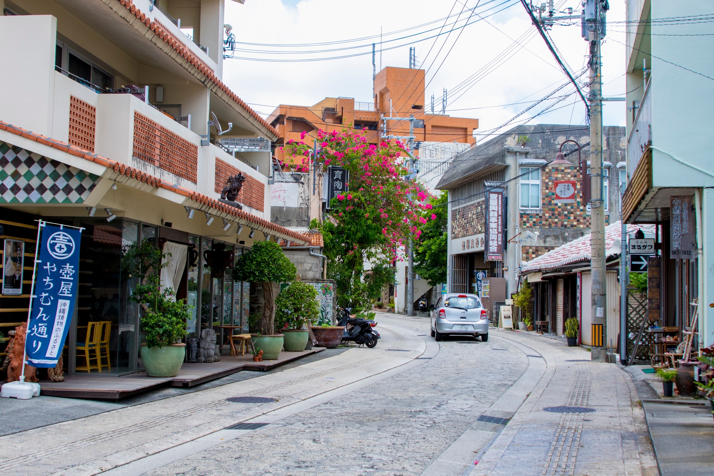 【やむちん通り】ホテルから車で15分