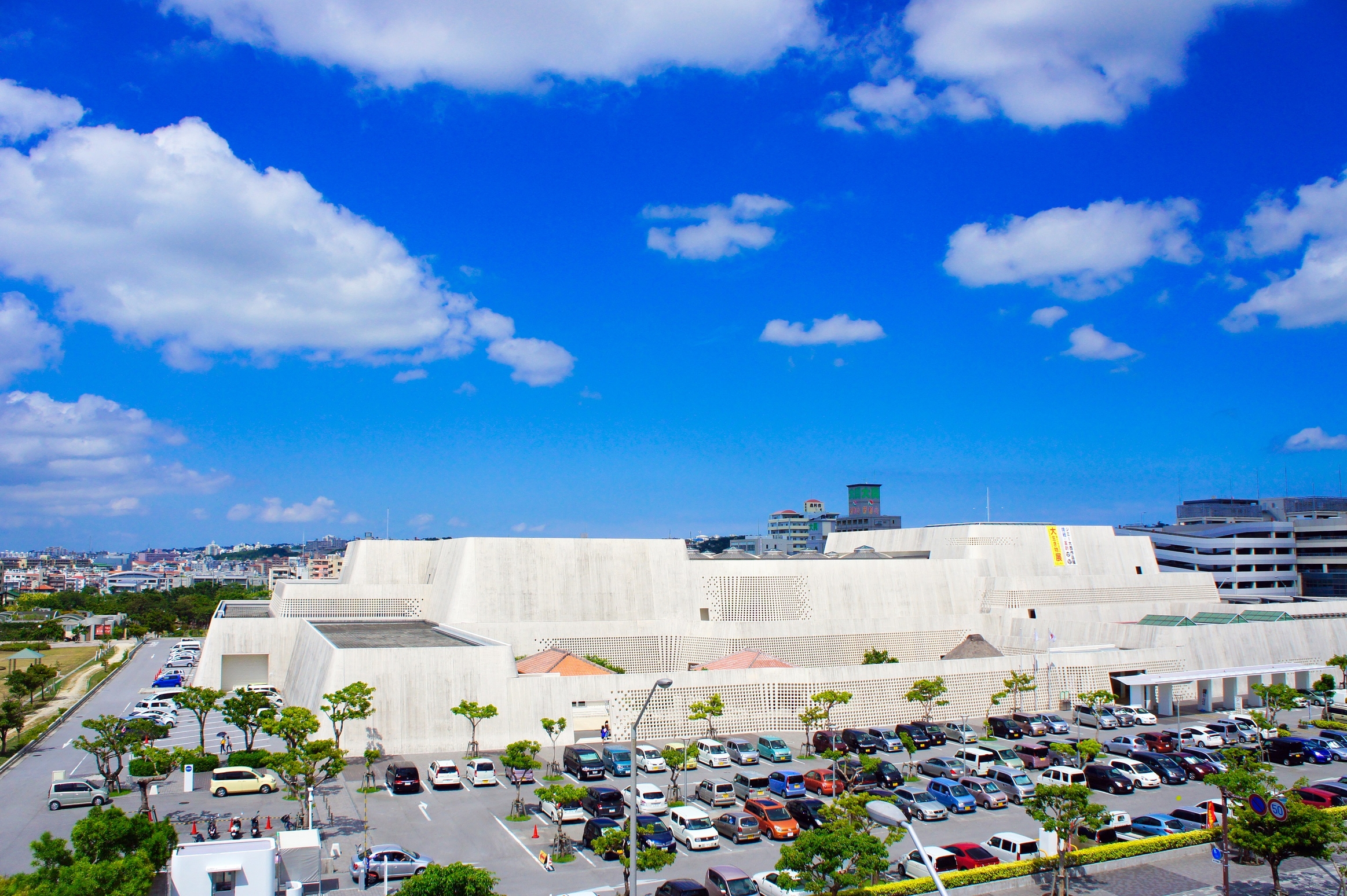 【沖縄県立博物館・美術館（おきみゅー）】ホテルから車で20分