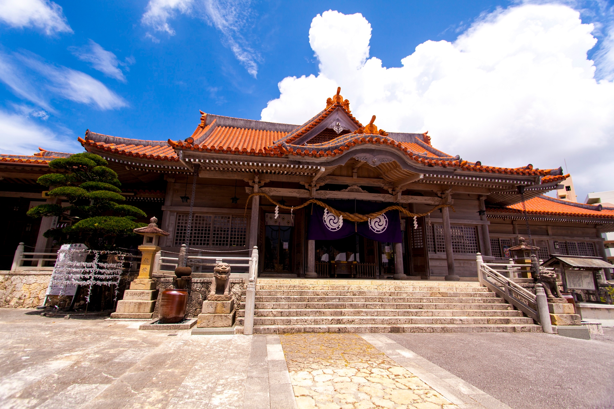 【普天満宮】ホテルから車で40分