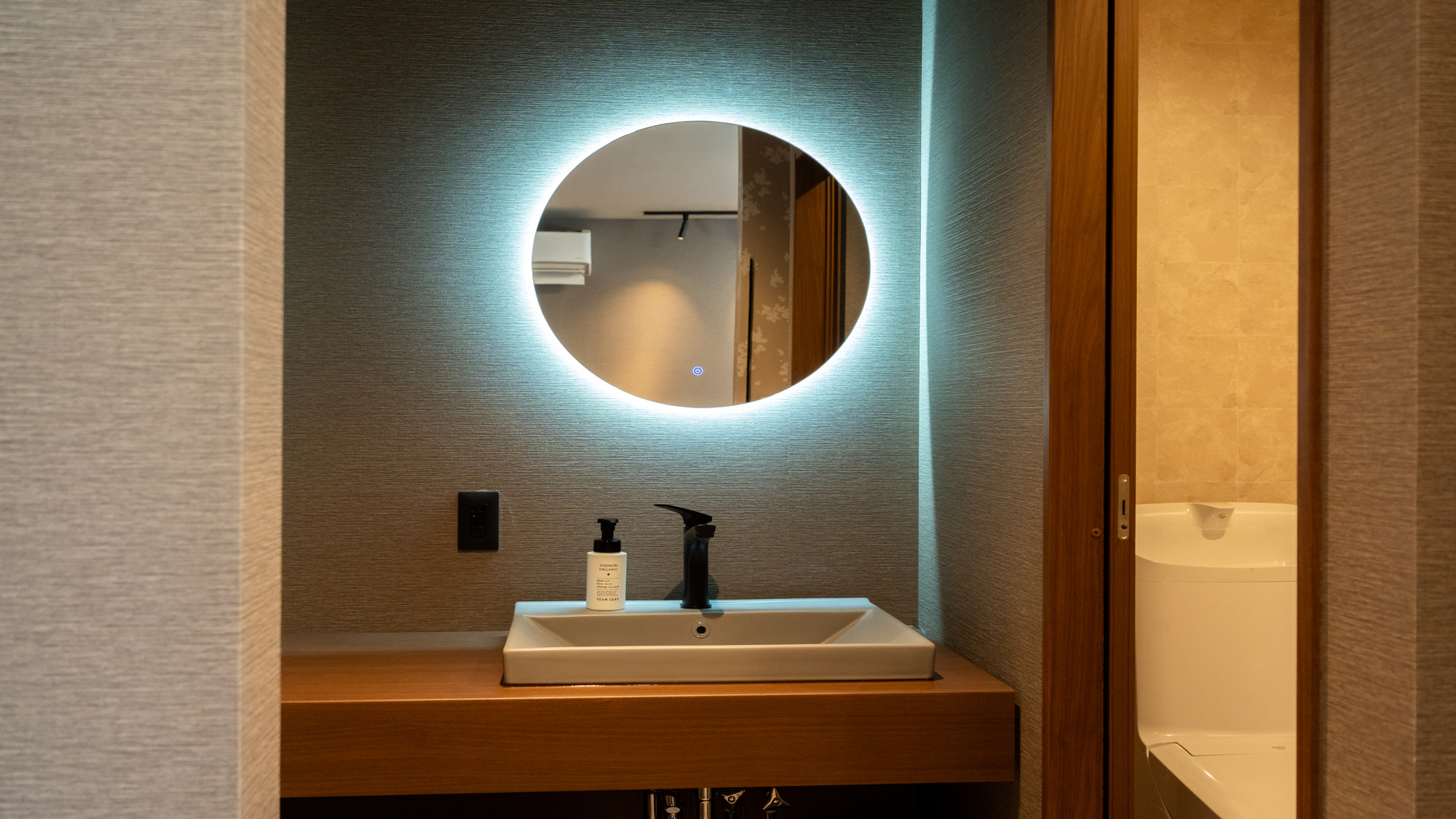 R1,3,4,6◆洗面スペースも丸い鏡が可愛らしい