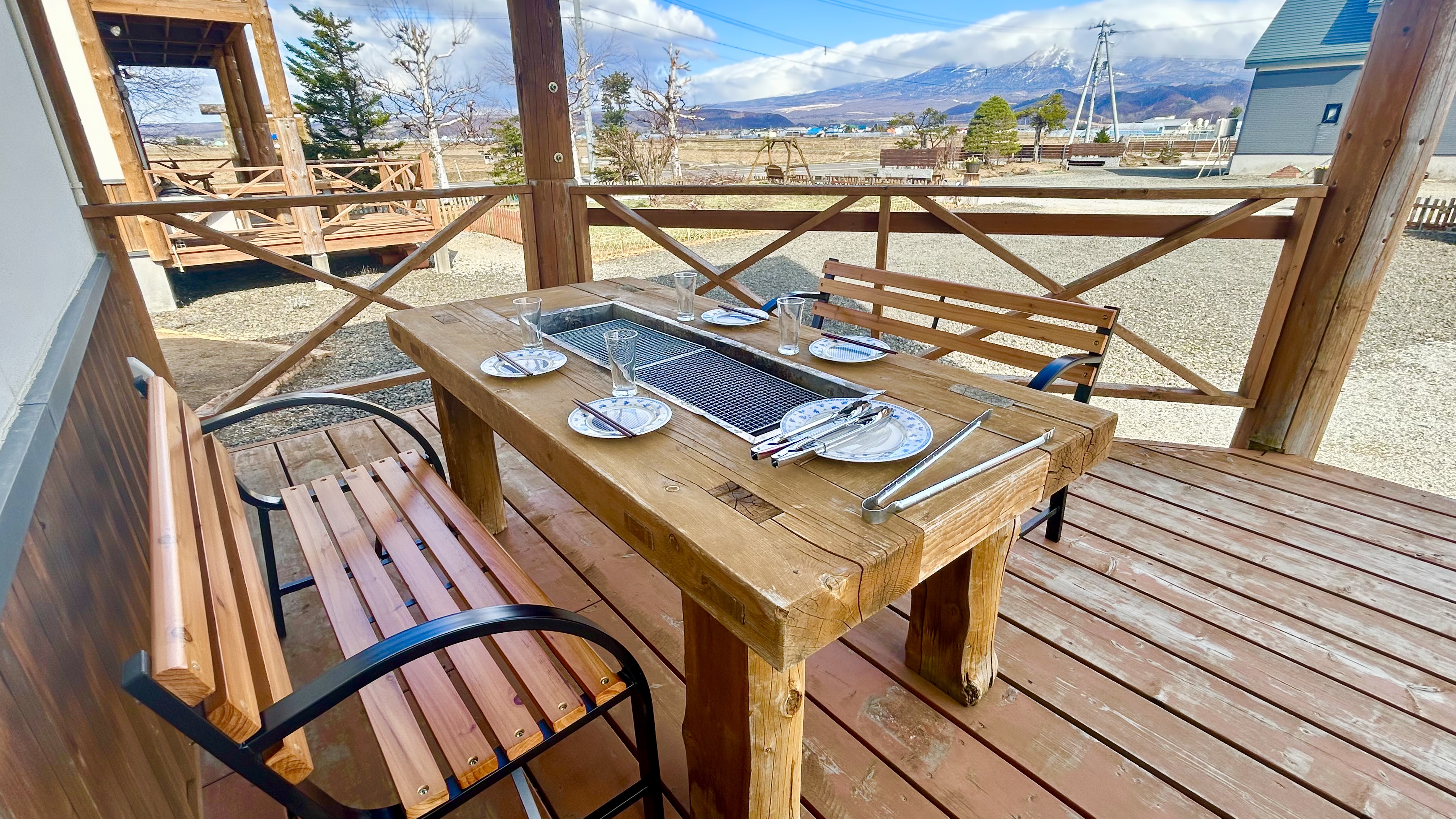 コテージ前にBBQスペースがございます。 無料で使用出来ますが、ご準備と後片付けはご自身で行なって頂くようお願い致します。