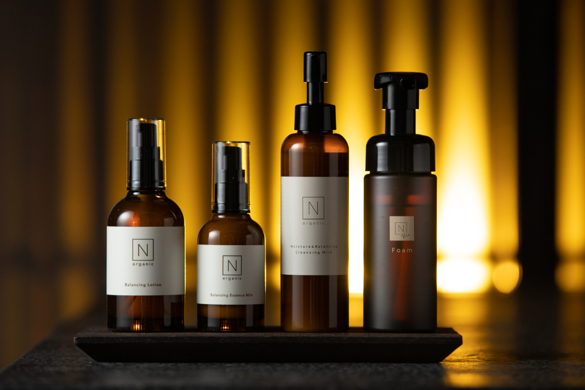 肌にやさしい自然派ブランド「Nオーガニック」のシリーズをご用意。化粧水・乳液・クレンジング・洗顔フォームまで、トータルケアをお楽しみいただけます。心地よい香りと上質なケアをお届けいたします。