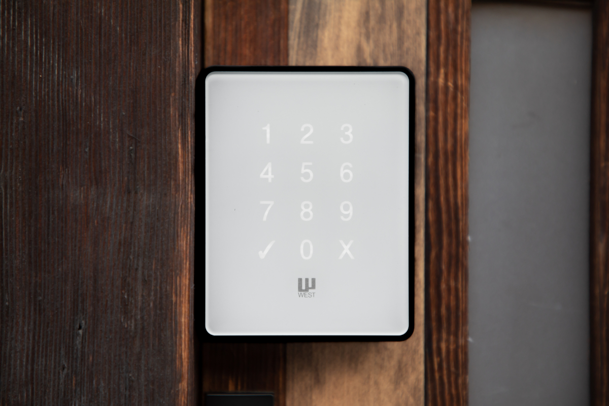 玄関のスマートロック機械