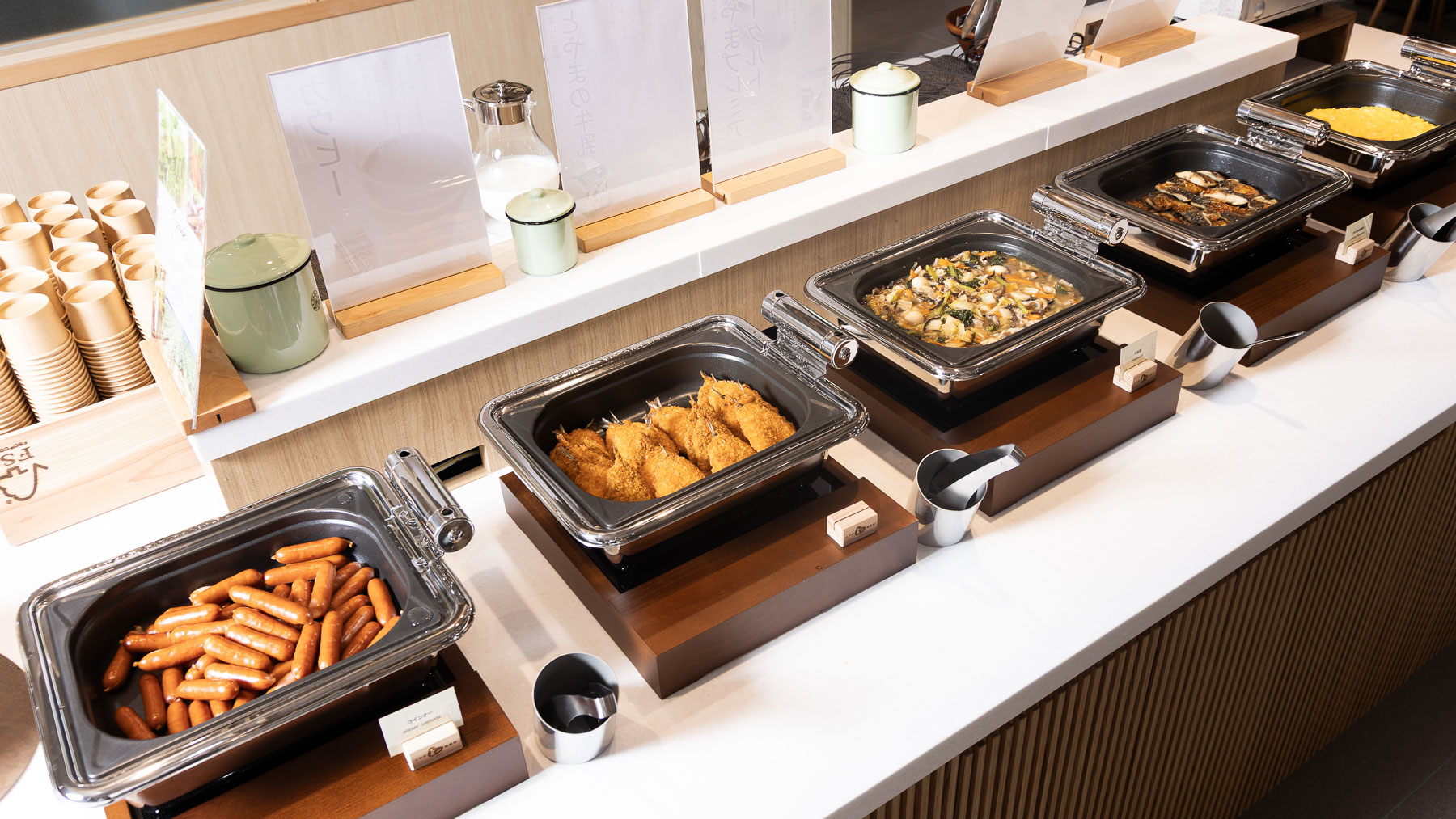 食べ残しゼロを目指して、追加の補充は少しずつ丁寧にご提供しております