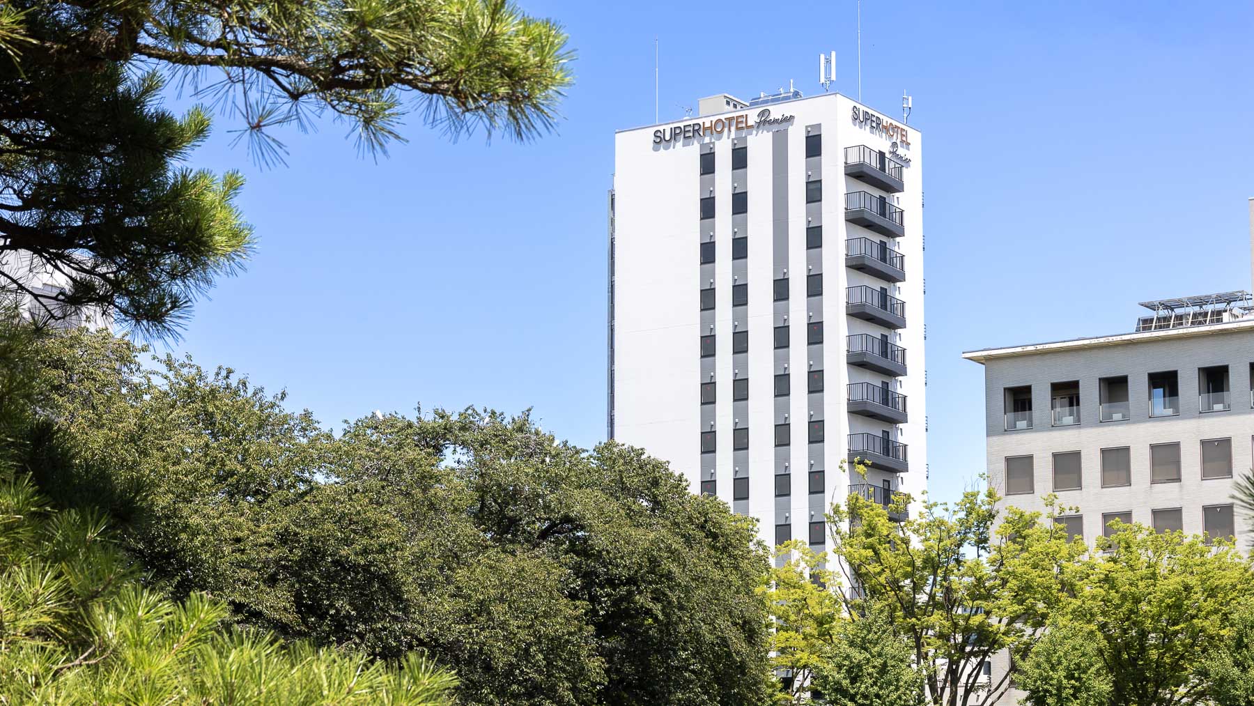 富山駅より富山地鉄市内環状線「荒町駅」「国際会議場駅前」から徒歩約5分！