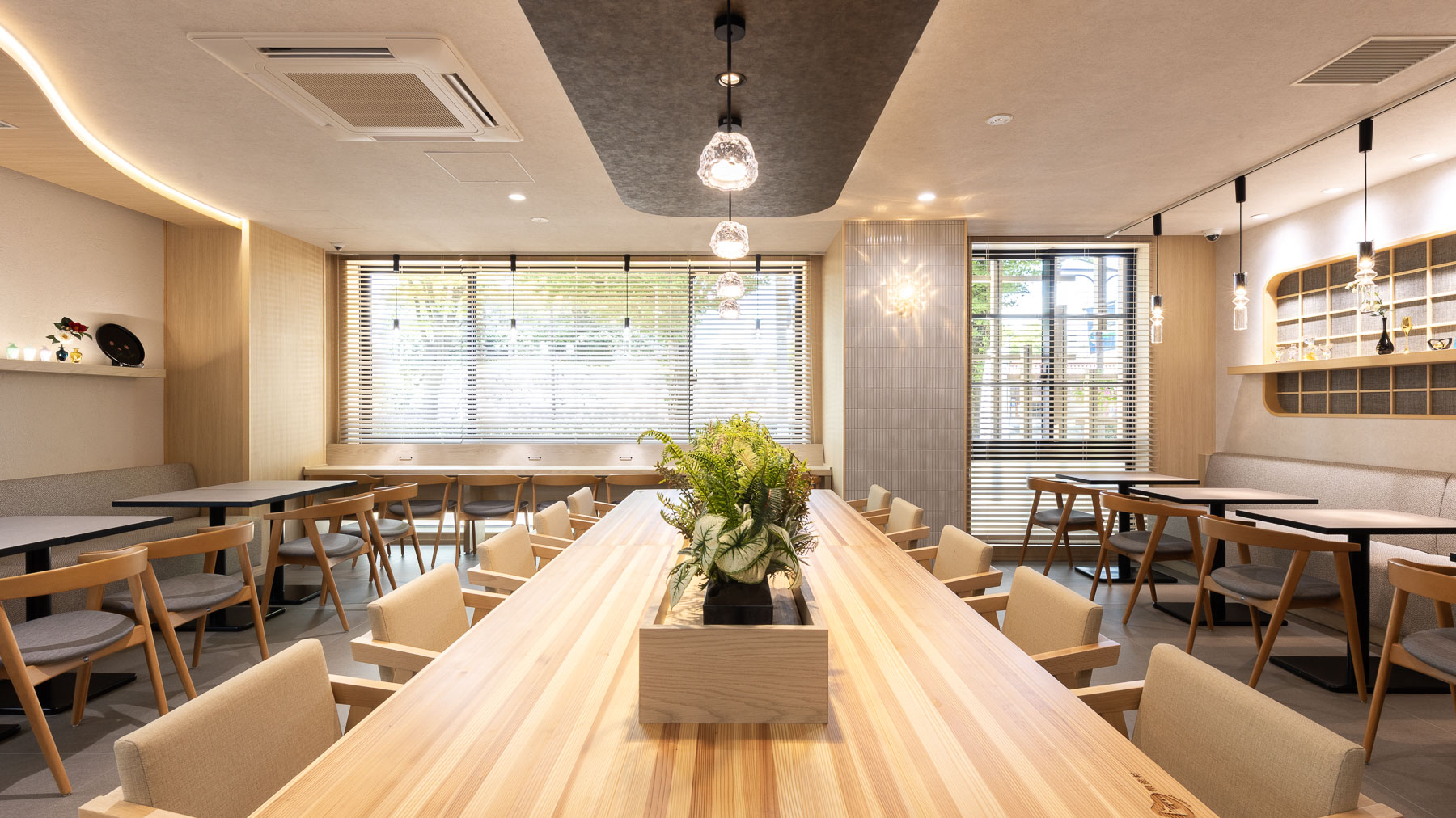 朝は朝食会場、夜はラウンジとしてご利用いただけます