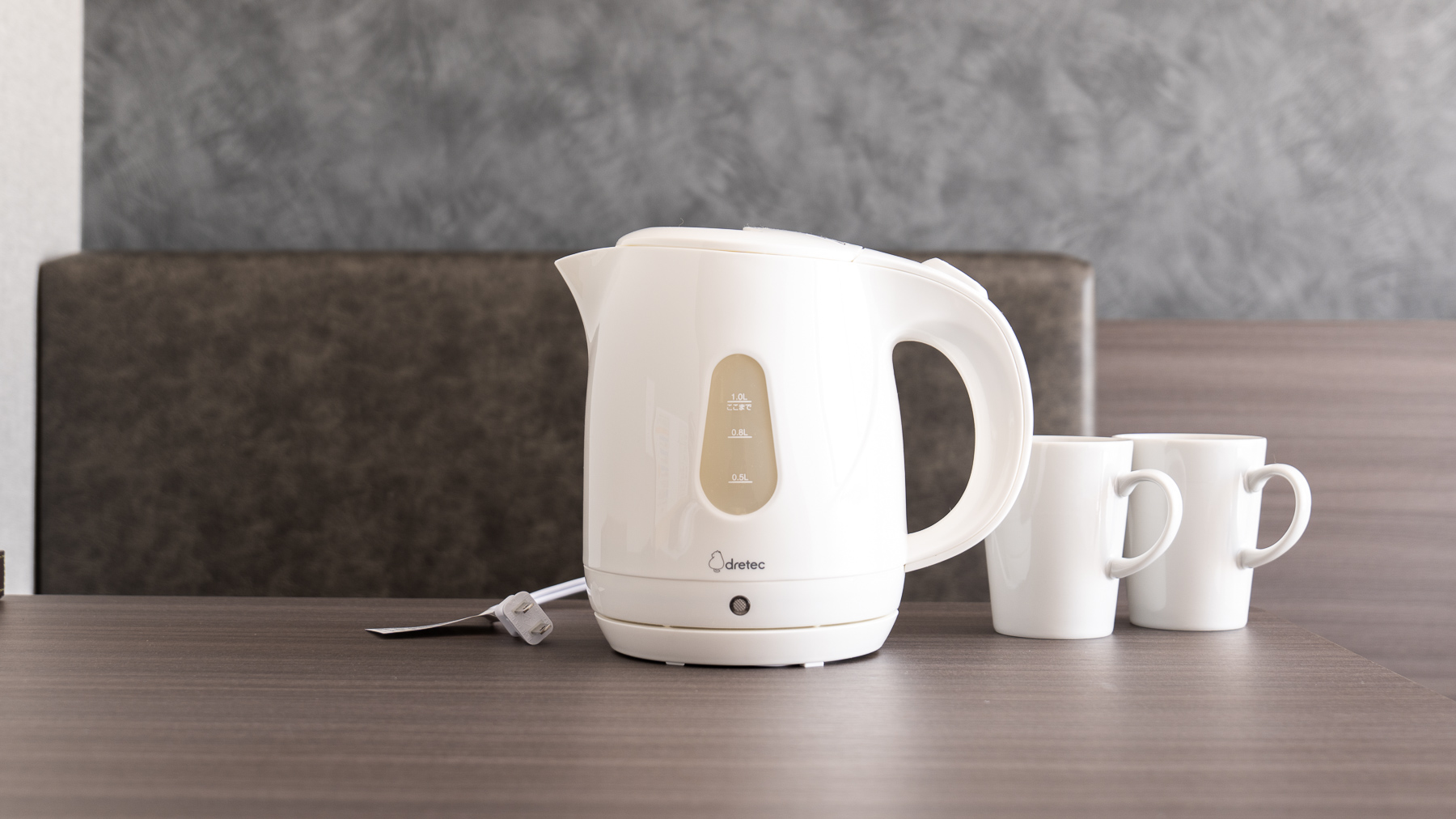 操作も簡単な電気ケトル完備