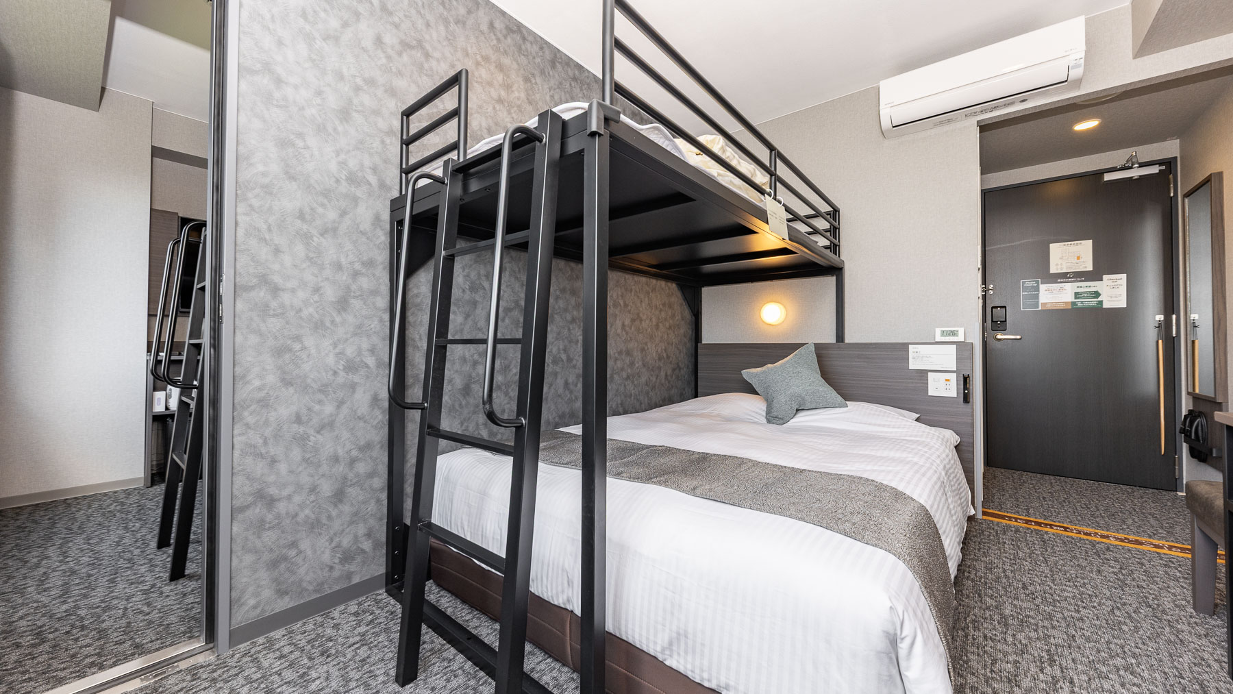 2部屋を中の扉で行き来できるお部屋です