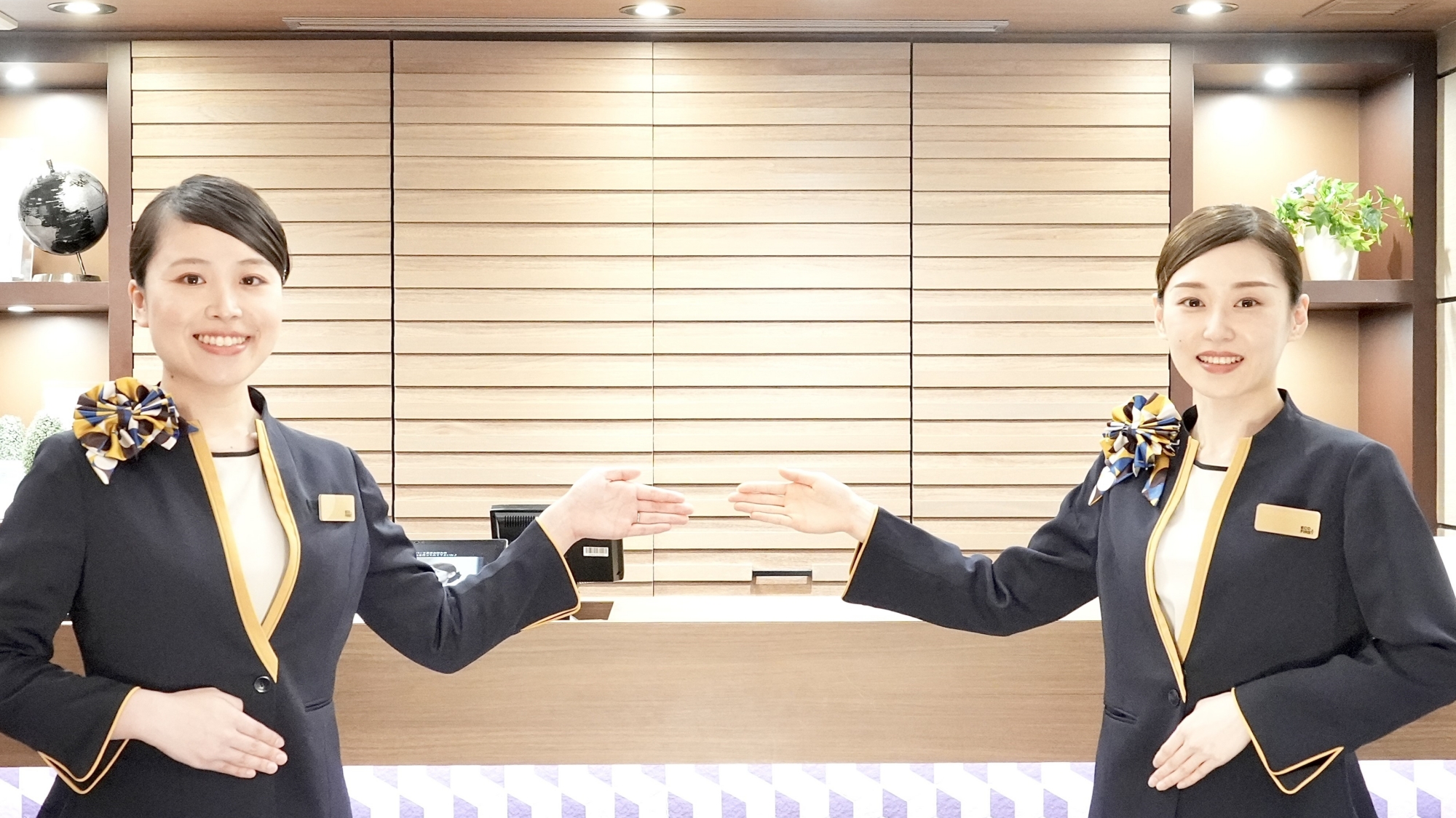 【ホテルでの一日】元気なご挨拶でお出迎え