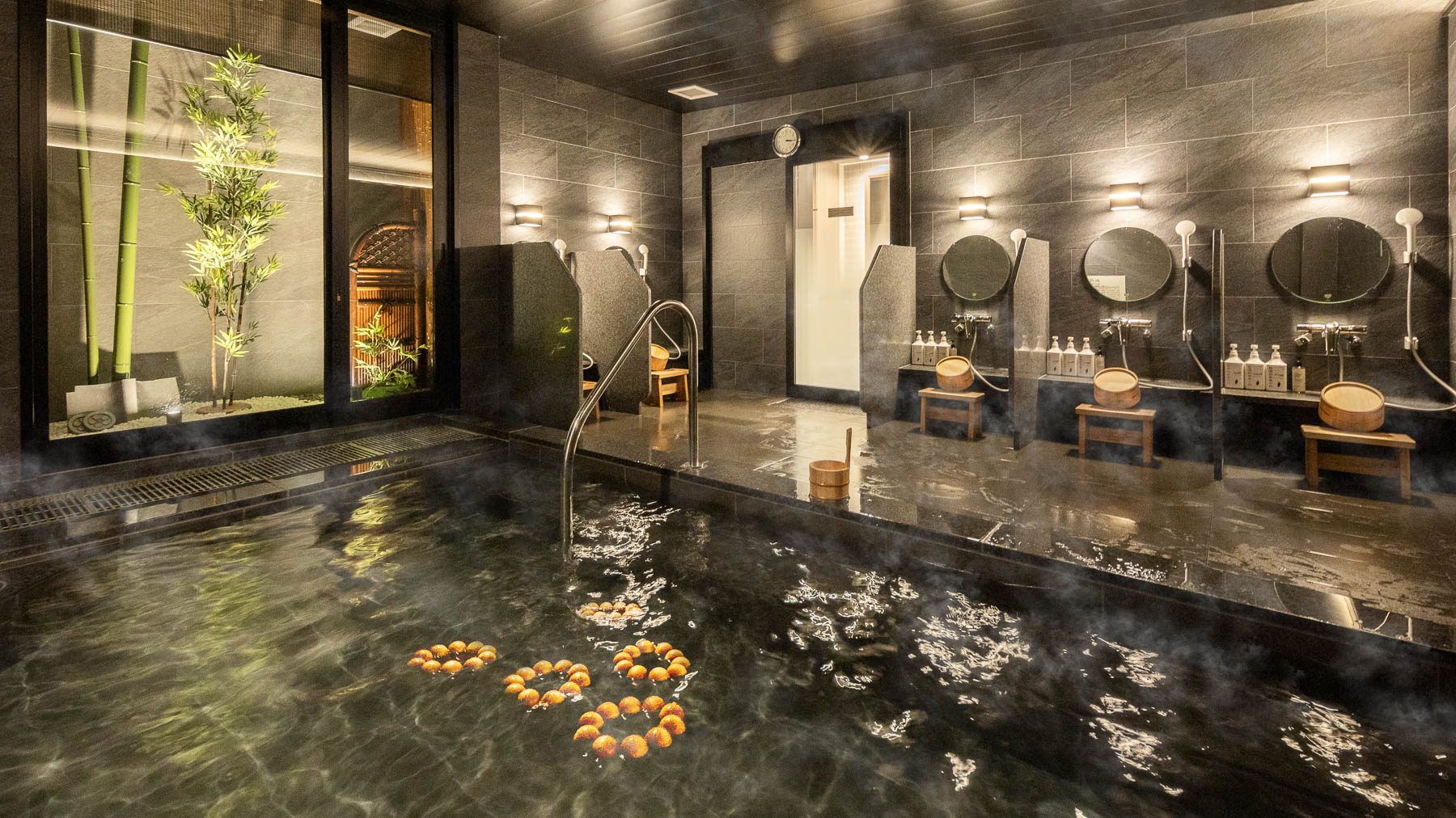 広々お風呂で足も伸ばせます