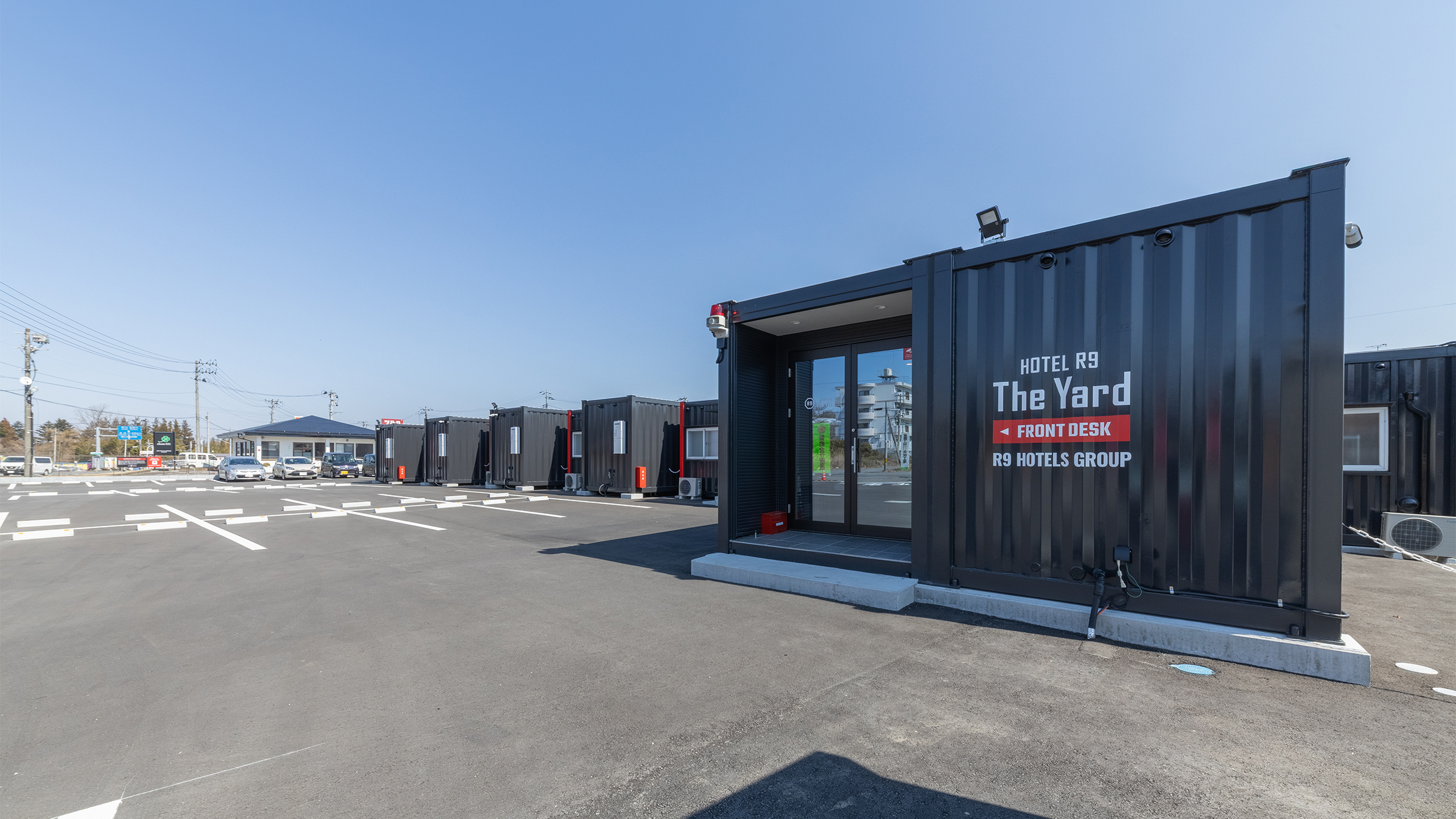 受付、ホットドリンク＆軽食（冷食食品）受け取りコーナー、アメニティーコーナーを完備。まずはこちらにお立ち寄りください！利用可能なお時間は6～23時です。